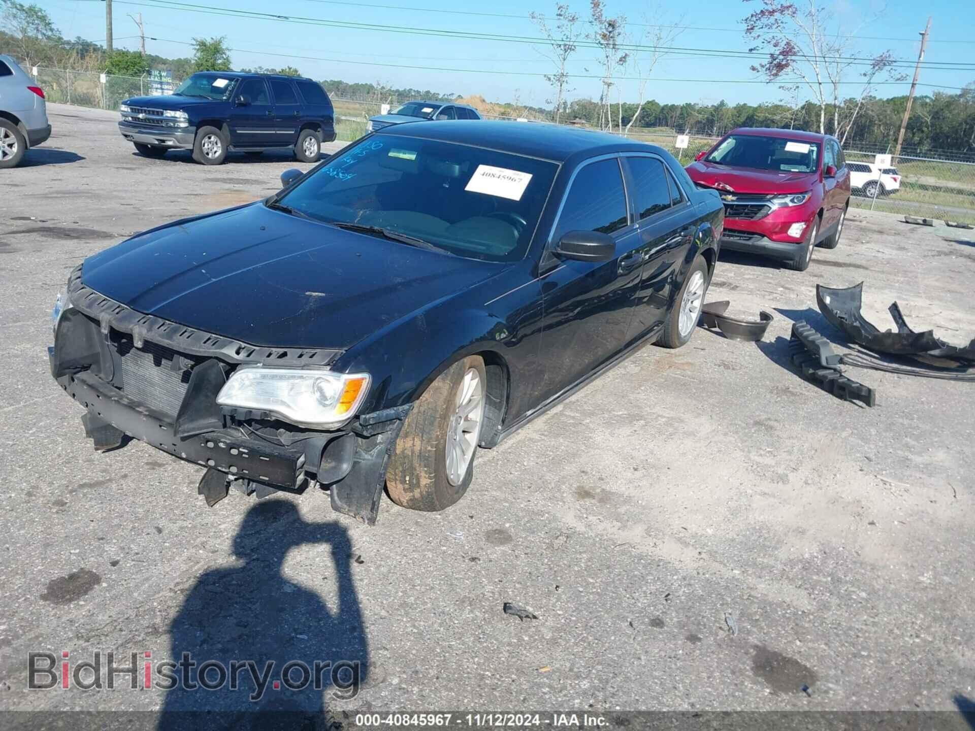 2013 CHRYSLER 300 - VIN: 2C3CCAAG1DH658504 - Фото 2