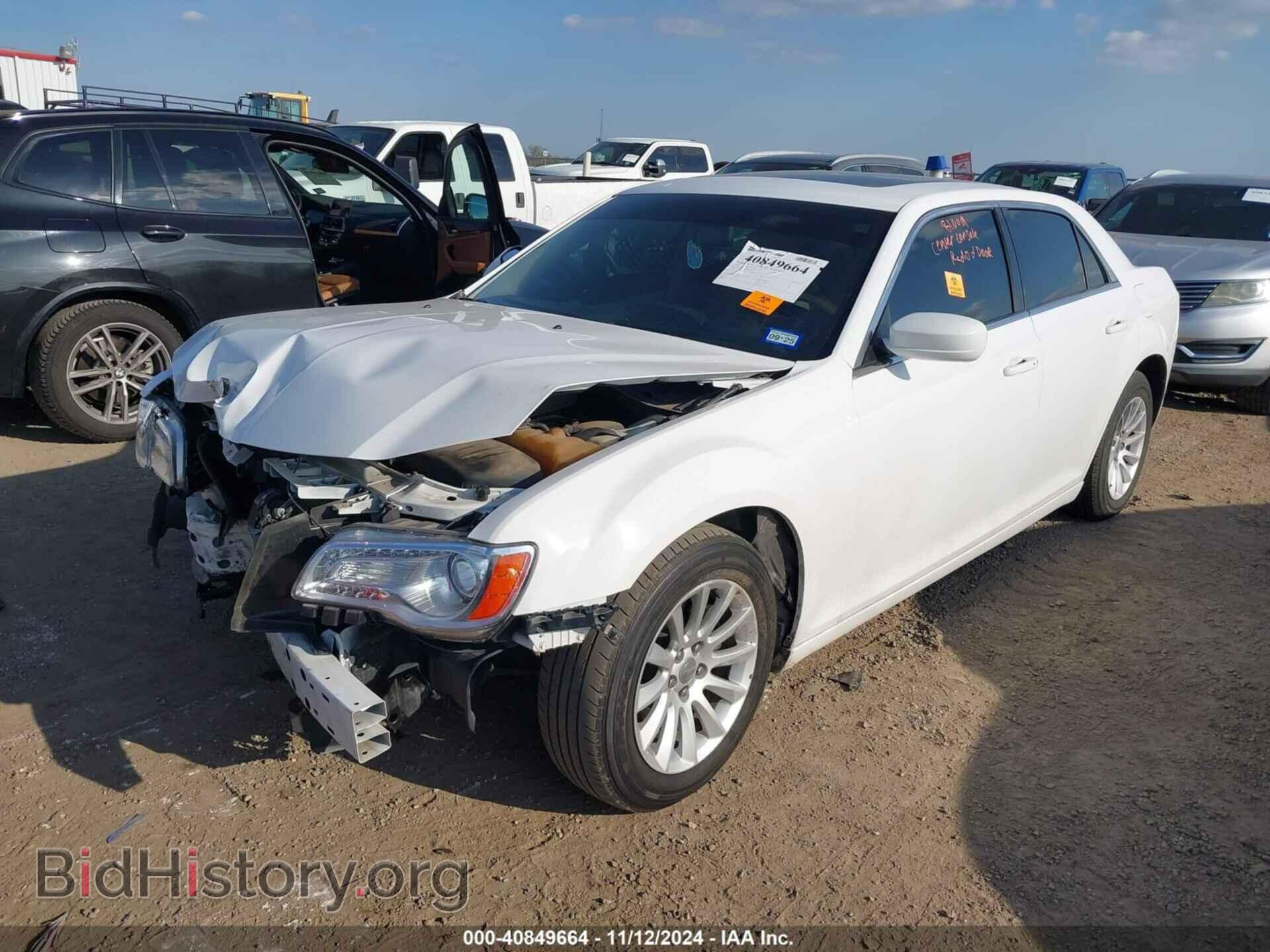 2013 CHRYSLER 300 - VIN: 2C3CCAAG2DH529901 - Фото 2