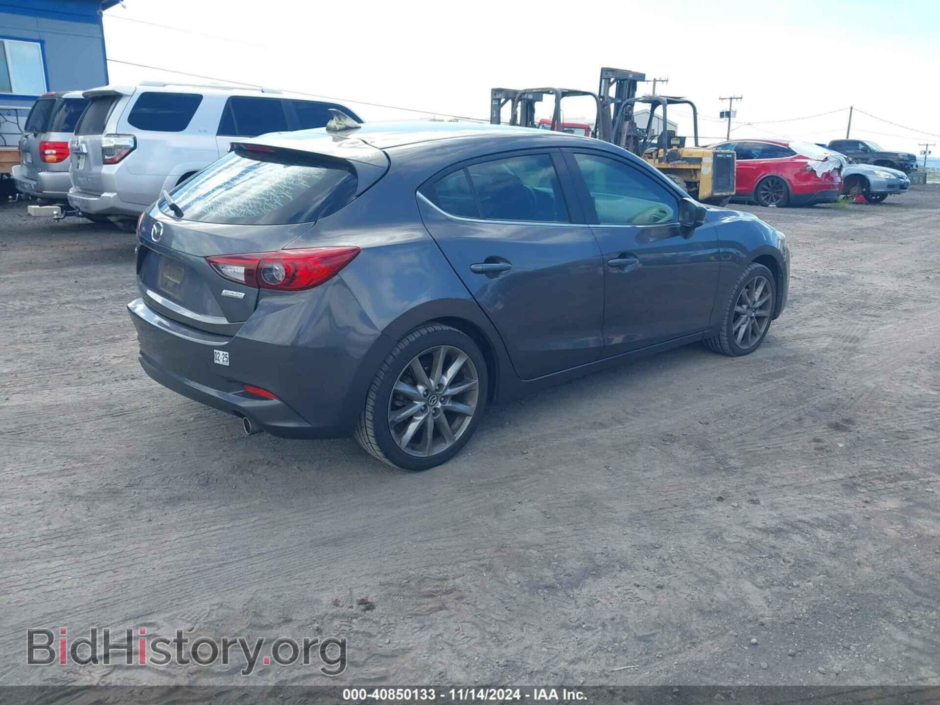 2018 MAZDA MAZDA3 - VIN: 3MZBN1L38JM197856 - Фото 4