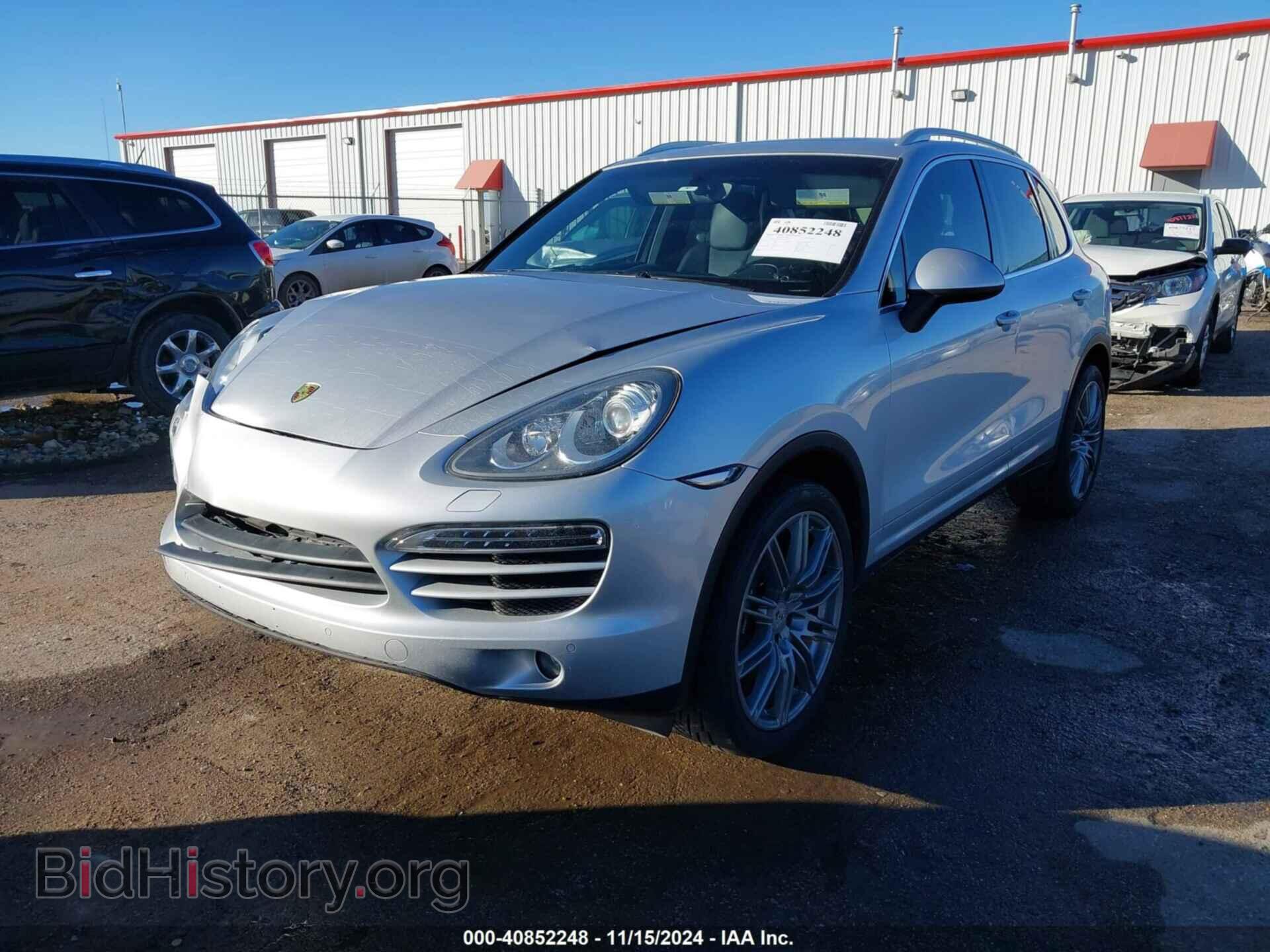 2011 PORSCHE CAYENNE - VIN: WP1AA2A22BLA05617 - Photo 2