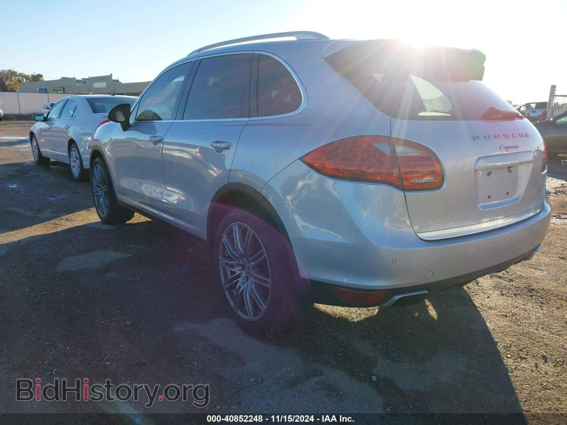 2011 PORSCHE CAYENNE - VIN: WP1AA2A22BLA05617 - Photo 3