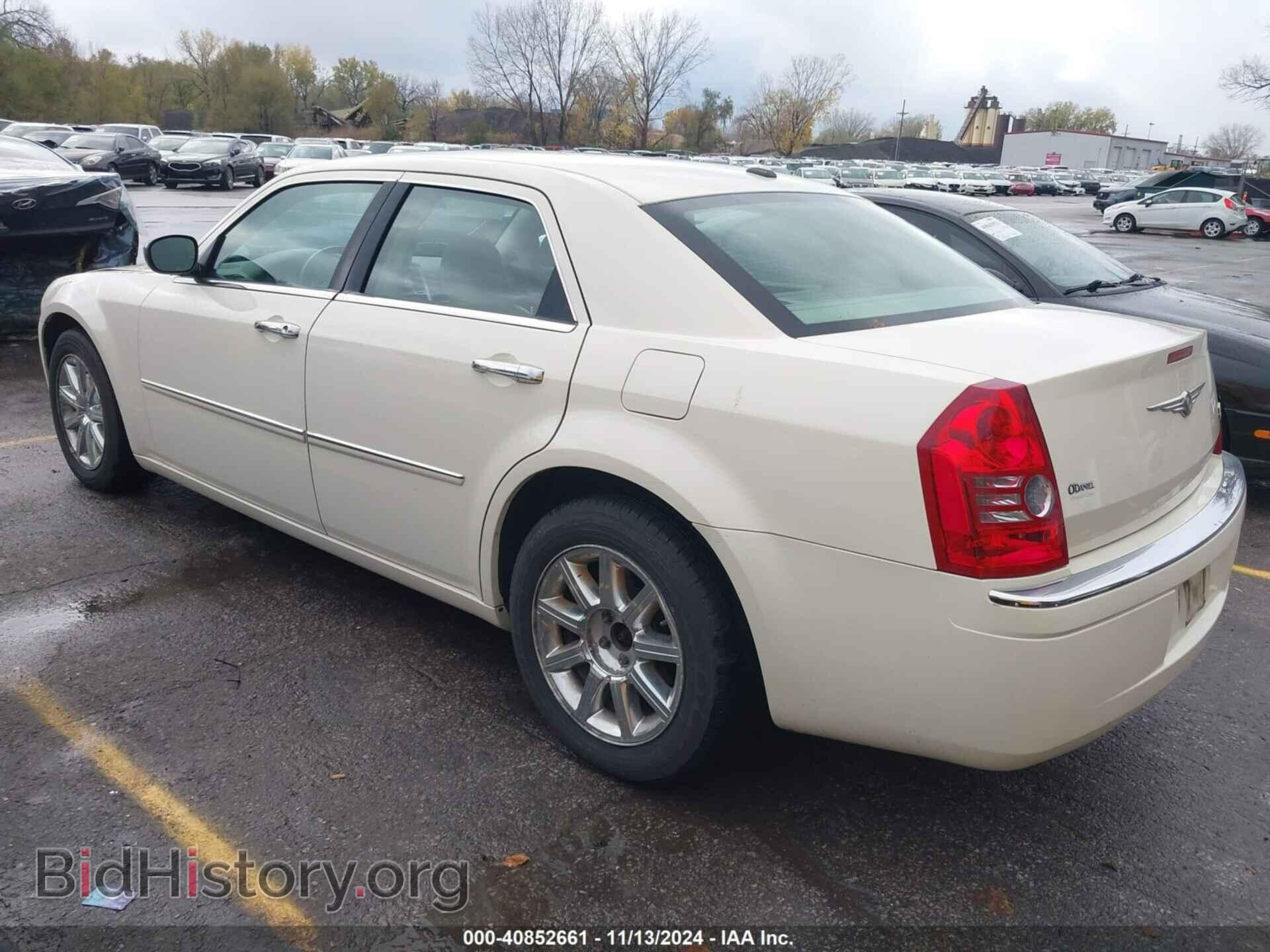 2010 CHRYSLER 300 - VIN: 2C3CA3CV2AH123187 - Фото 3