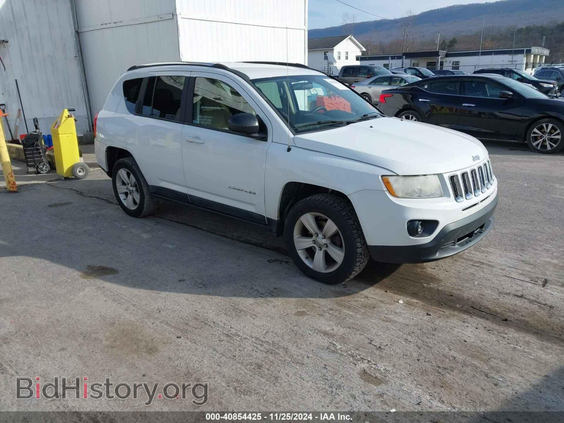 Photo 1J4NF1FB8BD239482 - JEEP COMPASS 2011