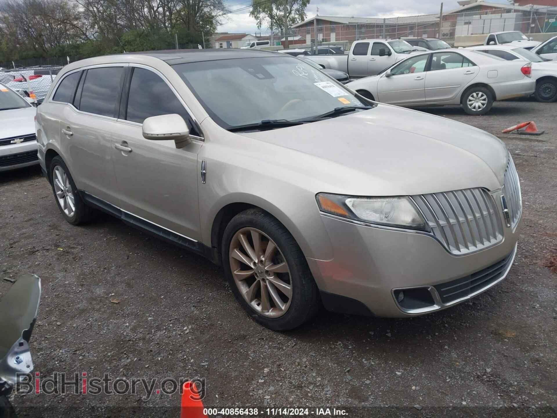 Photo 2LMHJ5ATXBBJ50737 - LINCOLN MKT 2011