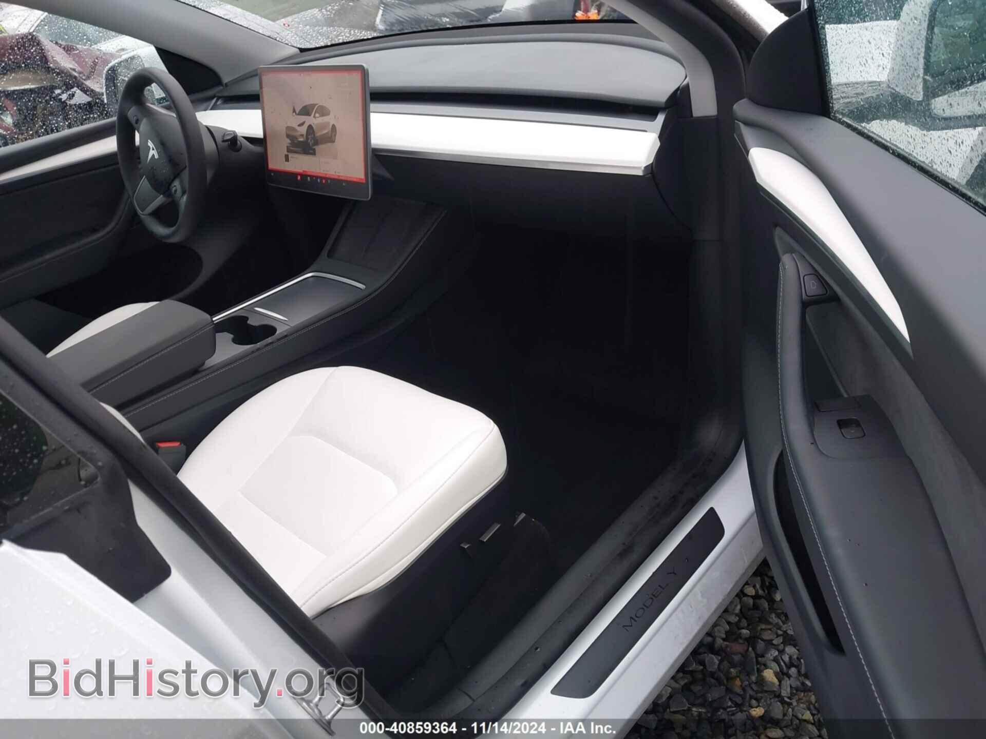 2024 TESLA MODEL Y - VIN: 7SAYGDEE7RF083700 - Фото 5