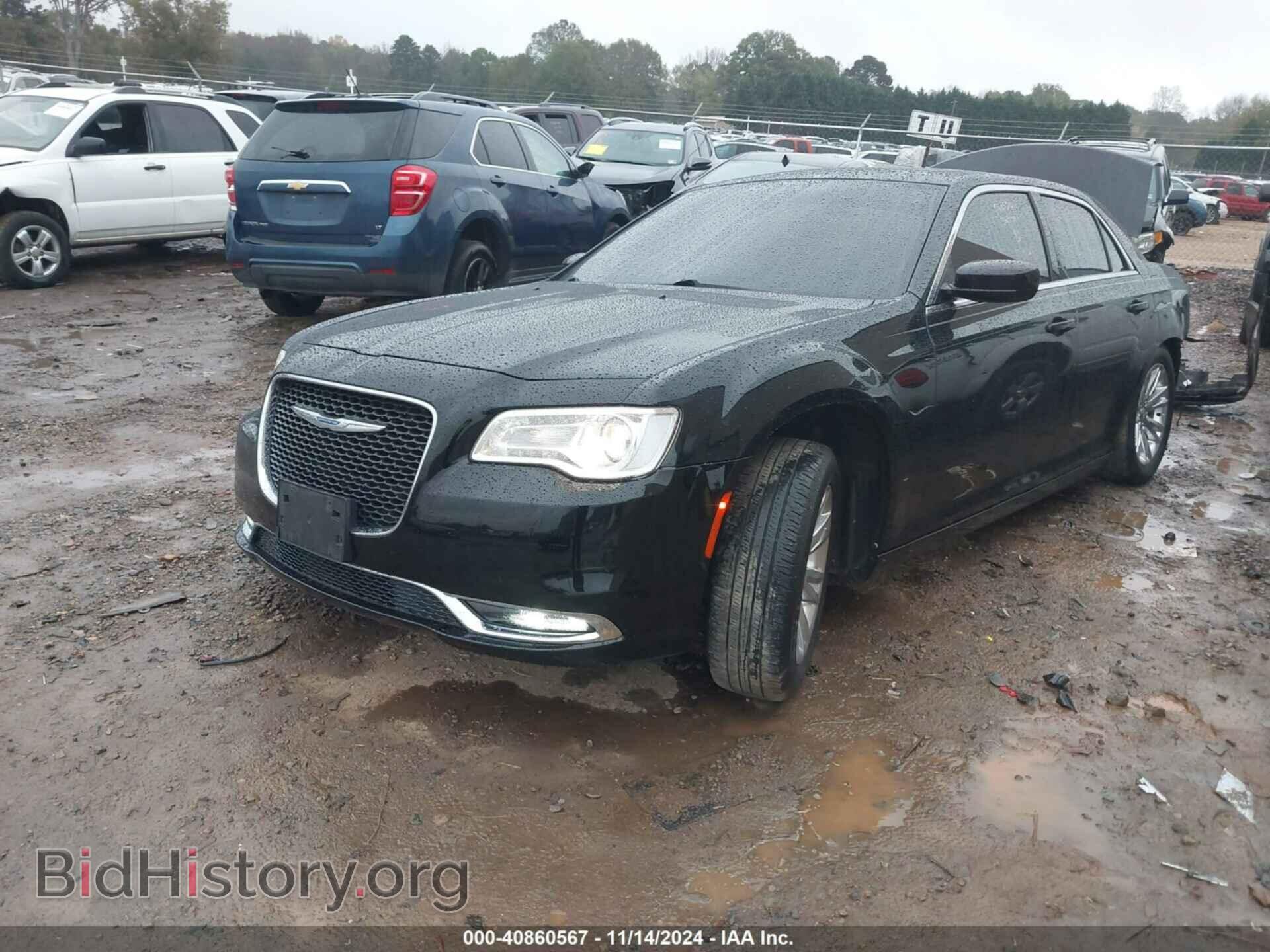 2017 CHRYSLER 300 - VIN: 2C3CCAAG3HH560130 - Фото 2
