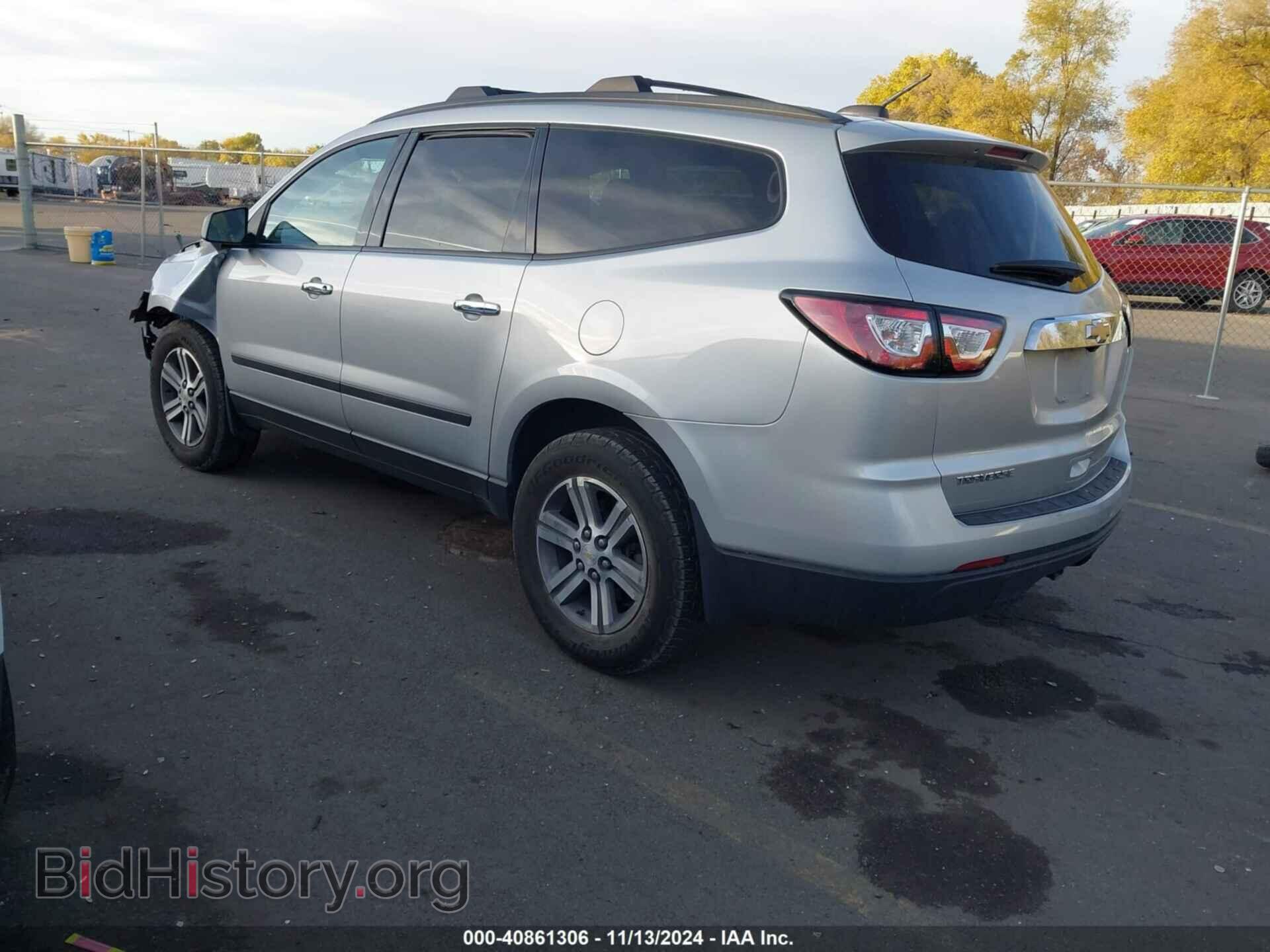 2017 CHEVROLET TRAVERSE - VIN: 1GNKRFKD6HJ346407 - Фото 3
