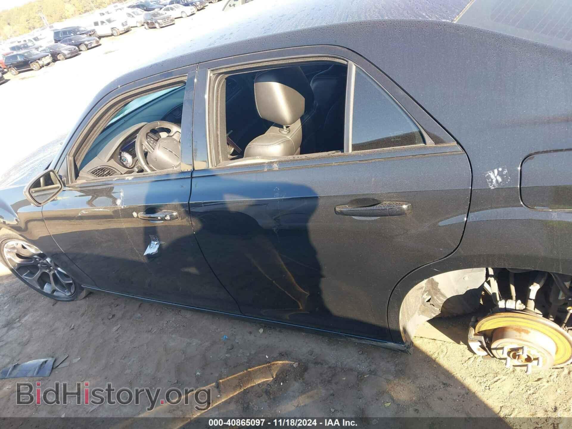 2017 CHRYSLER 300 - VIN: 2C3CCABG2HH607596 - Фото 13