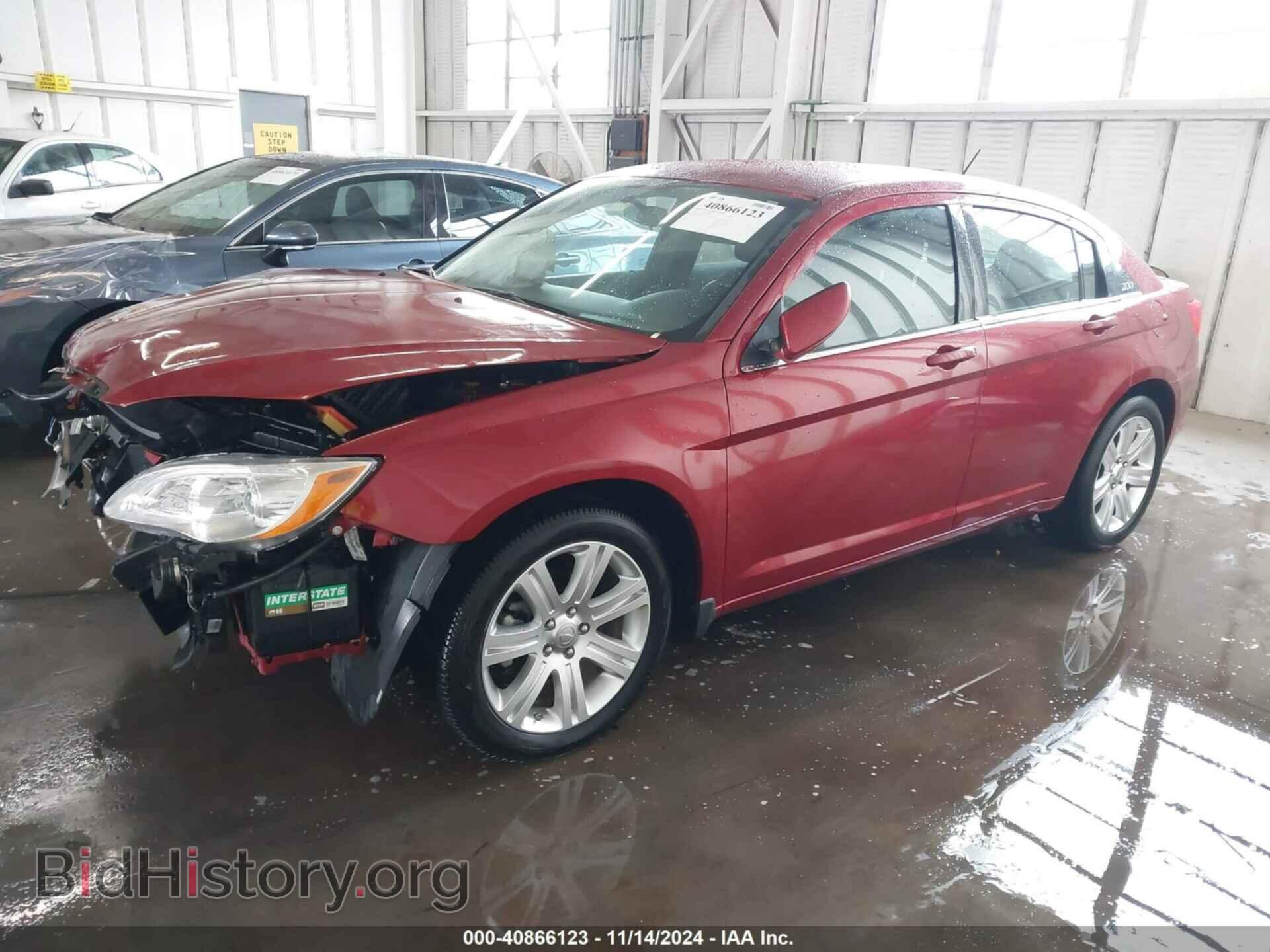 2011 CHRYSLER 200 - VIN: 1C3BC1FB7BN570425 - Фото 2