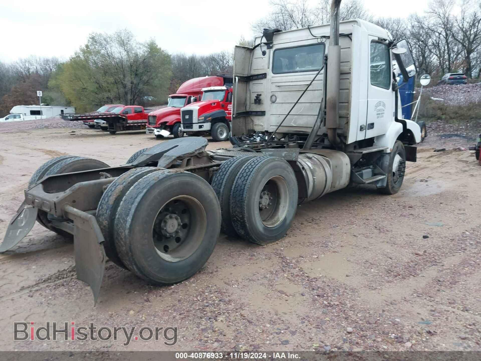 2013 VOLVO VN - VIN: 4V4MC9EH8DN564231 - Фото 4
