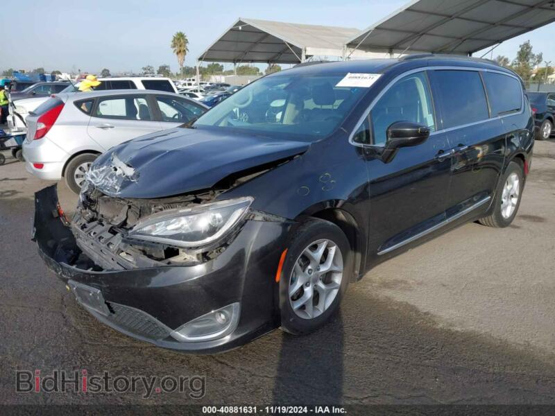 2017 Chrysler PACIFICA (VIN 2C4RC1BG2HR823240) — photo 2 of 16