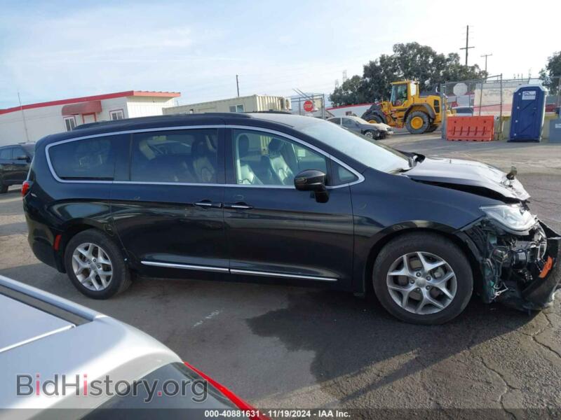 2017 Chrysler PACIFICA (VIN 2C4RC1BG2HR823240) — photo 13 of 16