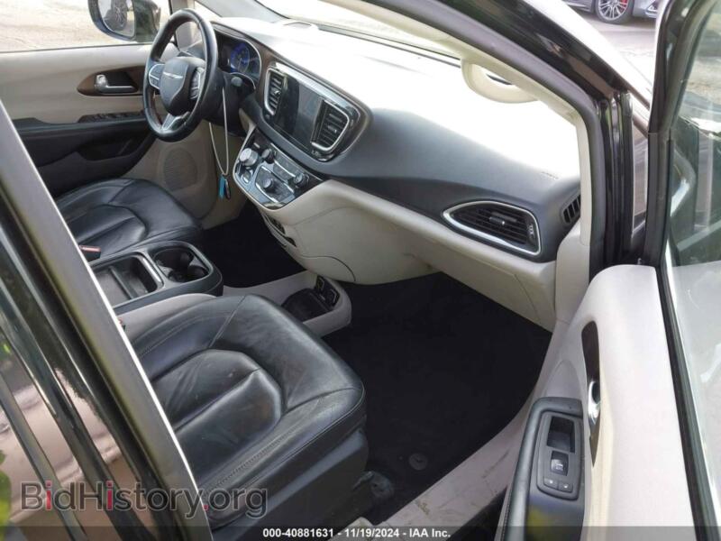 2017 Chrysler PACIFICA (VIN 2C4RC1BG2HR823240) — photo 5 of 16
