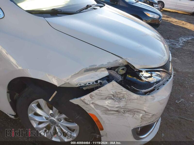 2017 Chrysler PACIFICA (VIN 2C4RC1BG8HR759706) — photo 6 of 17