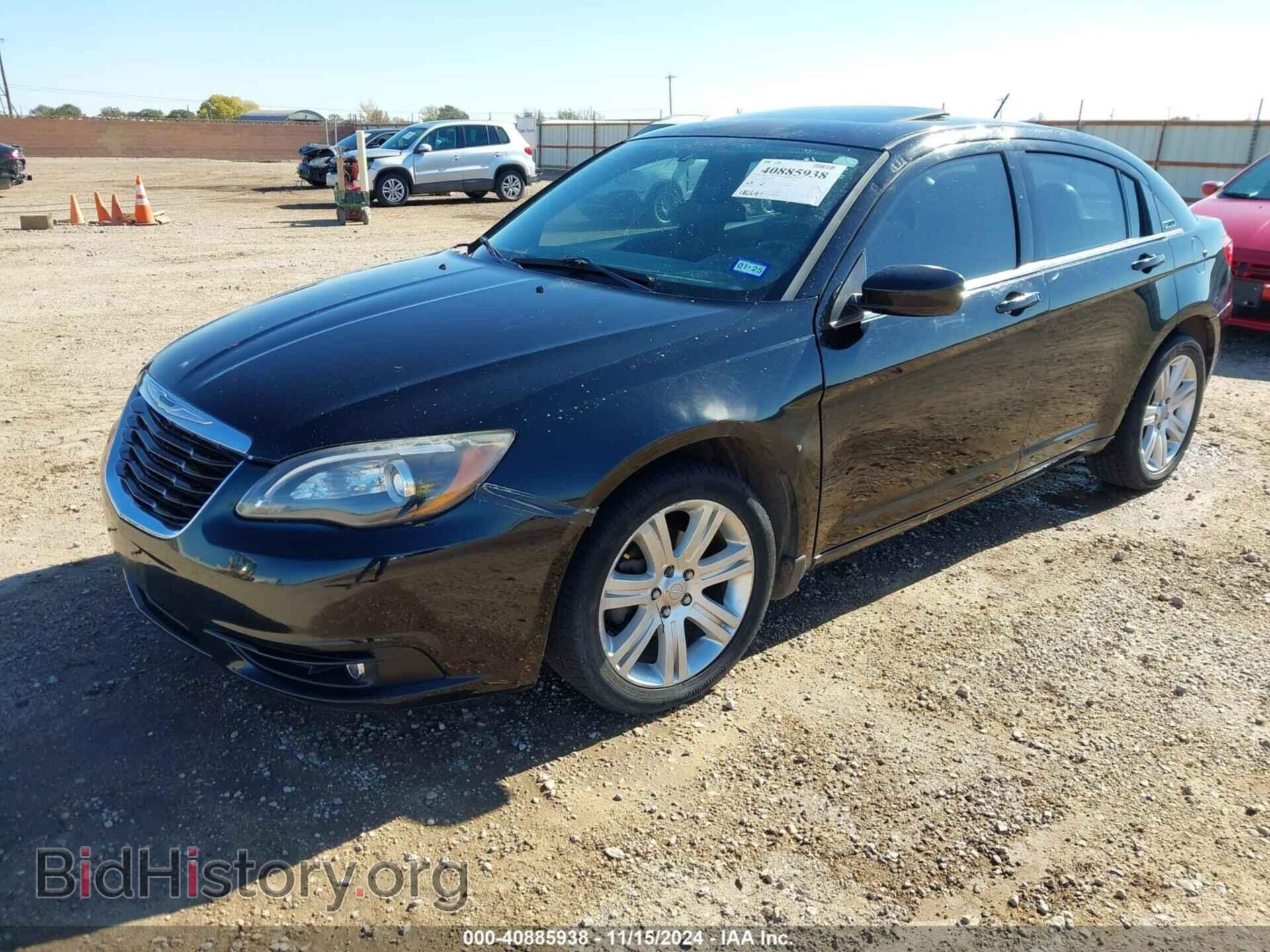 2013 CHRYSLER 200 - VIN: 1C3CCBCG2DN619057 - Фото 2