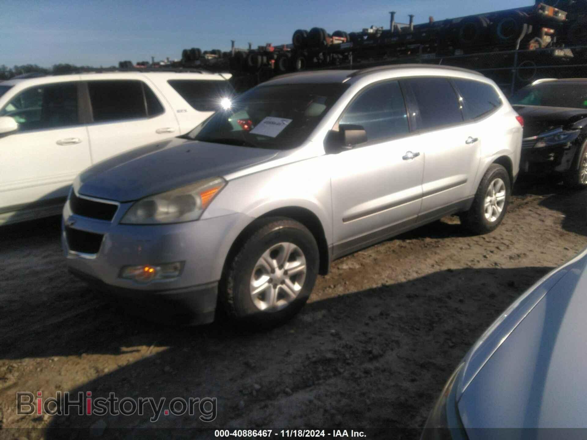 2011 CHEVROLET TRAVERSE - VIN: 1GNKRFED2BJ276603 - Фото 2