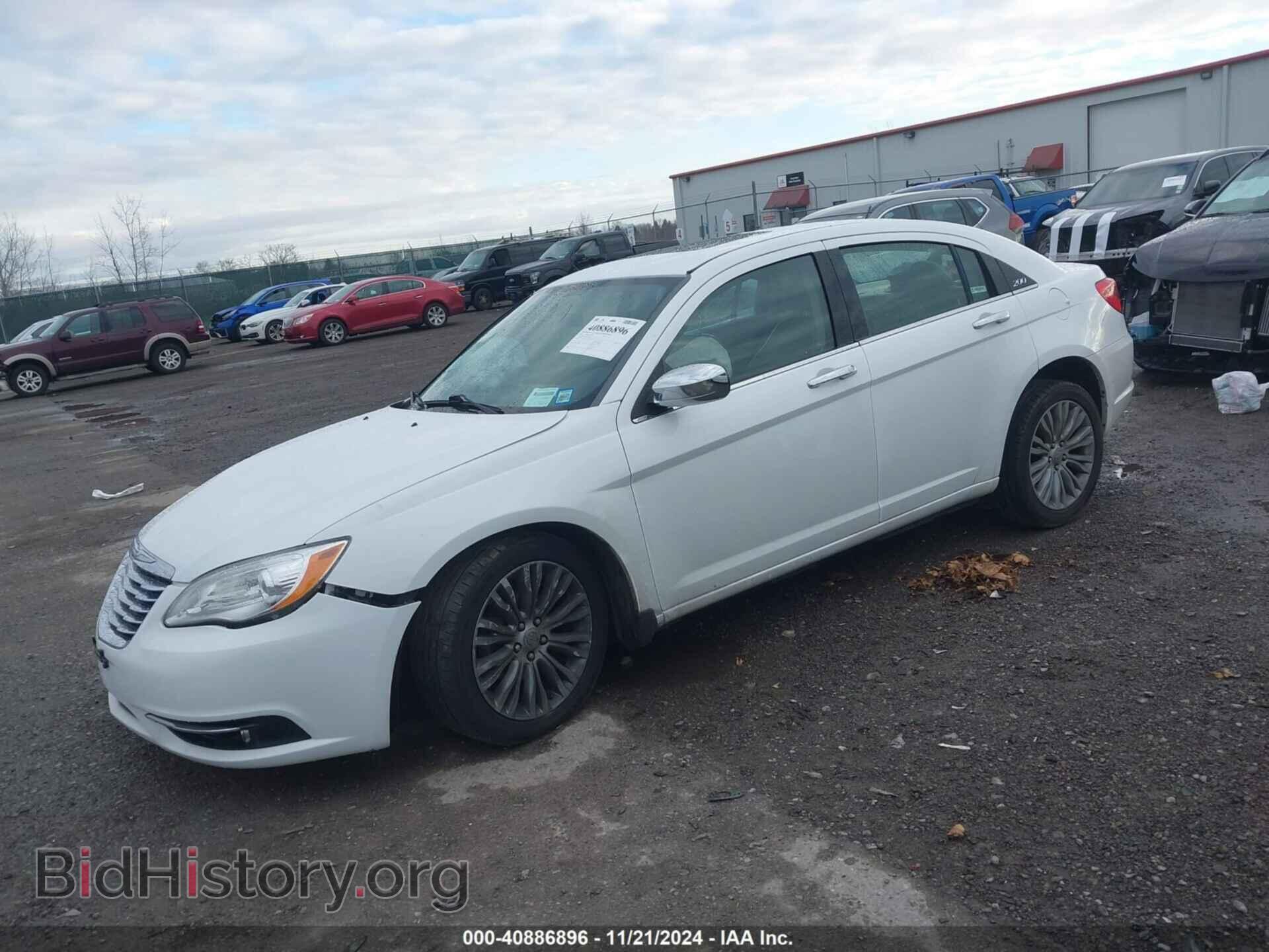 2013 CHRYSLER 200 - VIN: 1C3CCBCG8DN759792 - Фото 2