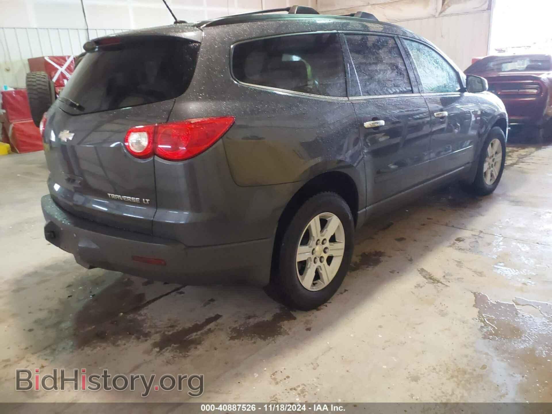 2011 CHEVROLET TRAVERSE - VIN: 1GNKVJED4BJ174508 - Фото 4