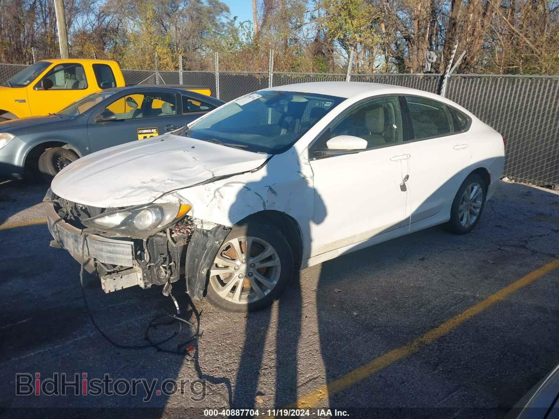 2015 CHRYSLER 200 - VIN: 1C3CCCAB8FN650264 - Фото 2