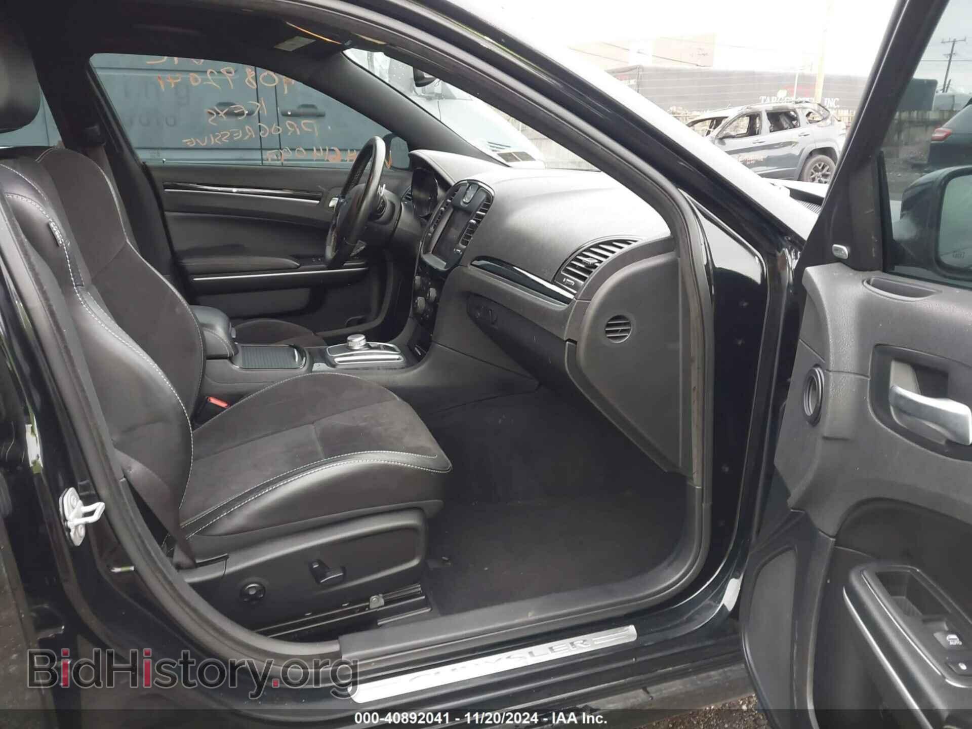 2019 CHRYSLER 300 - VIN: 2C3CCABT2KH614097 - Фото 5