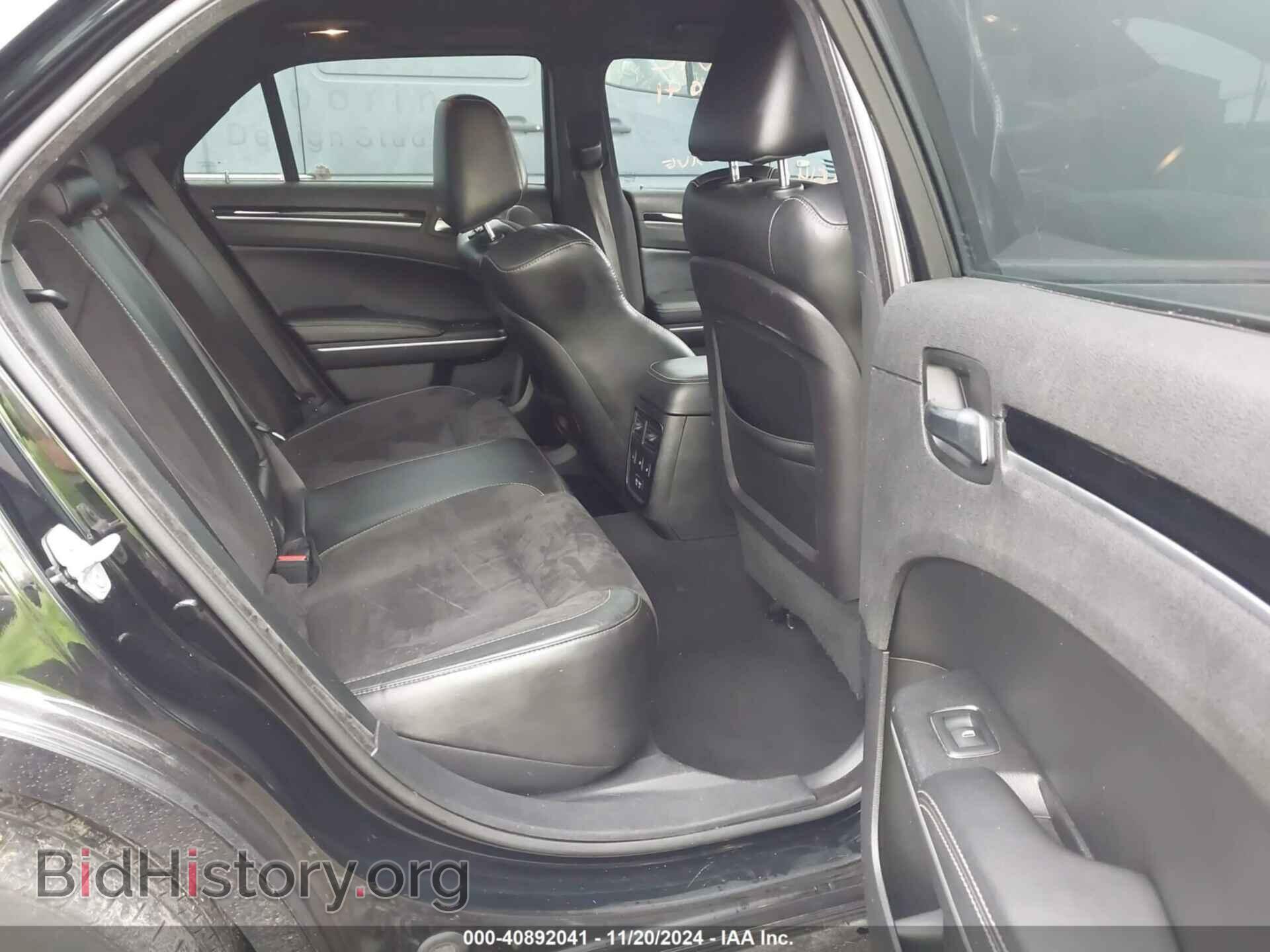 2019 CHRYSLER 300 - VIN: 2C3CCABT2KH614097 - Фото 8