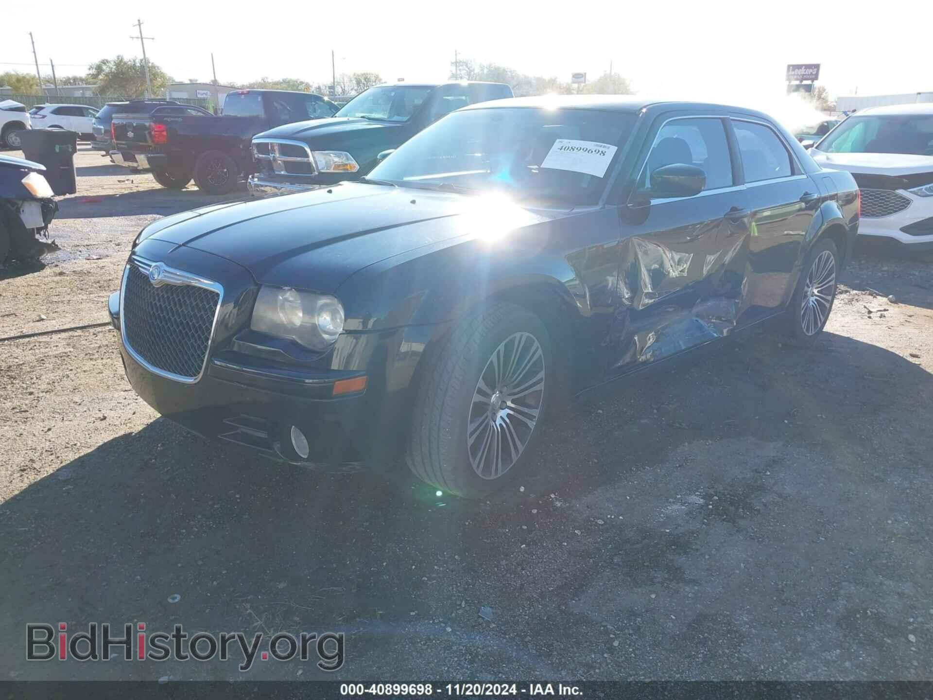 2010 CHRYSLER 300 - VIN: 2C3CA2CV7AH270728 - Фото 2