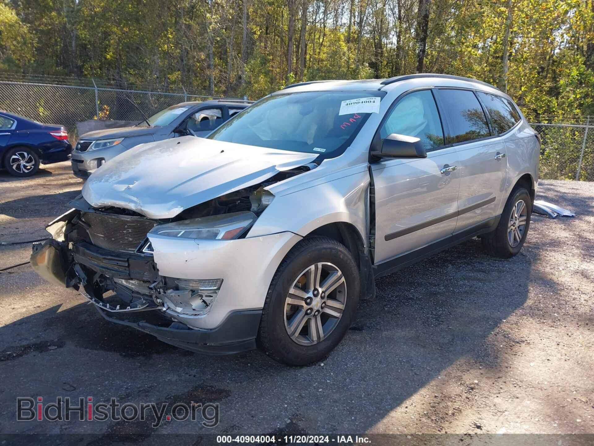 2017 CHEVROLET TRAVERSE - VIN: 1GNKRFKD2HJ346324 - Photo 2