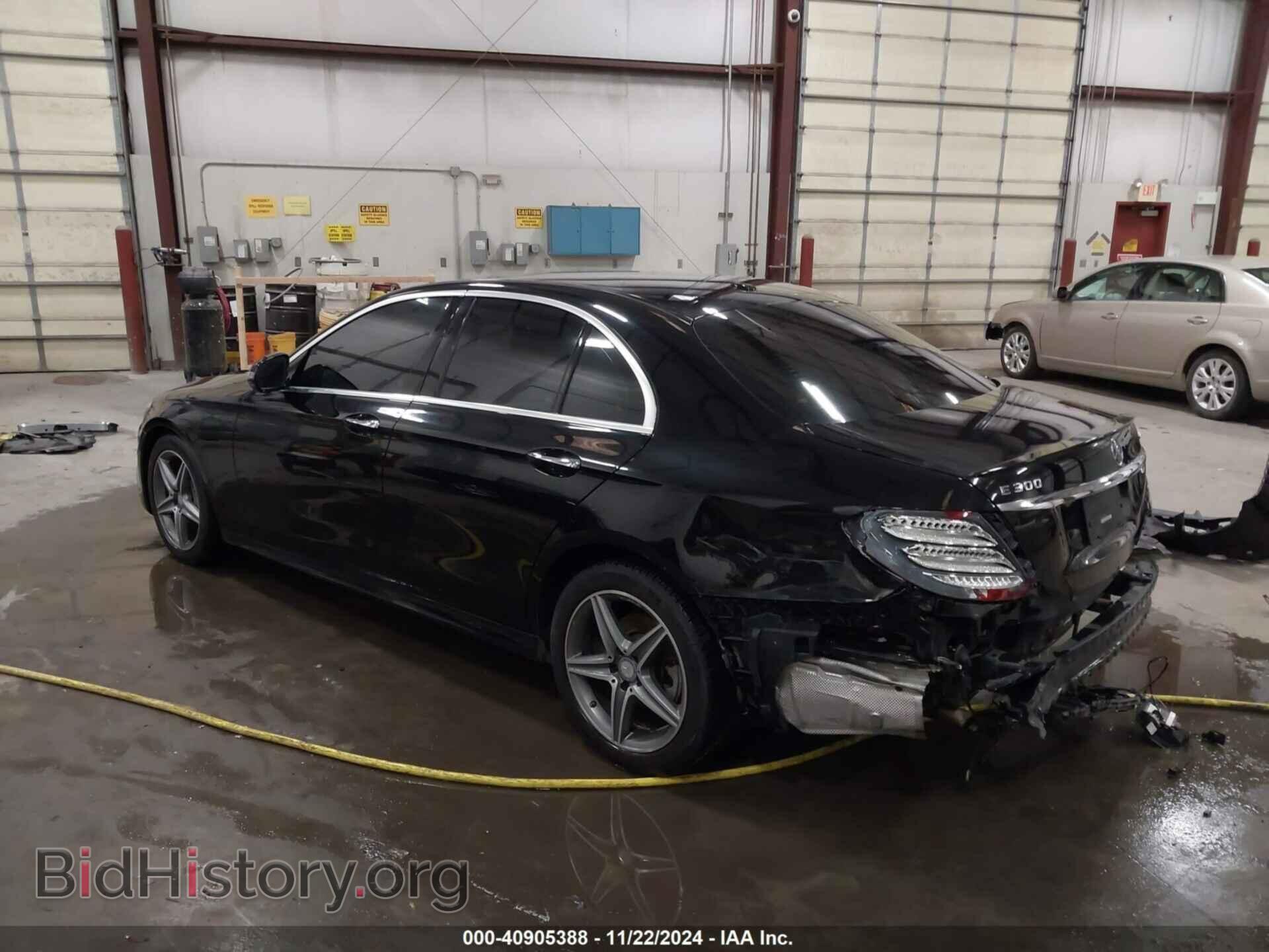 2017 MERCEDES-BENZ E 300 - VIN: WDDZF4KB3HA042475 - Фото 3