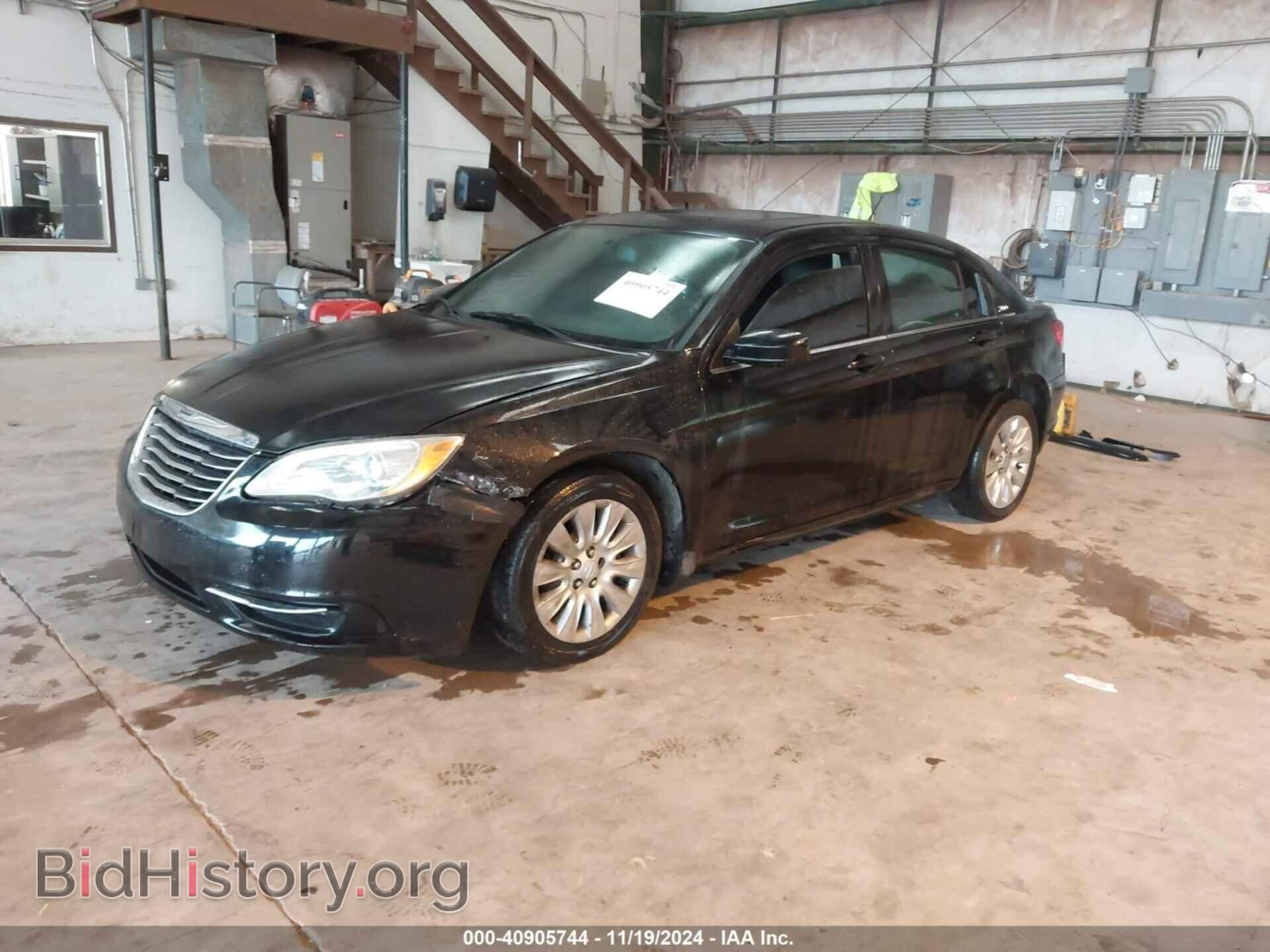 2013 CHRYSLER 200 - VIN: 1C3CCBAG2DN722045 - Фото 2
