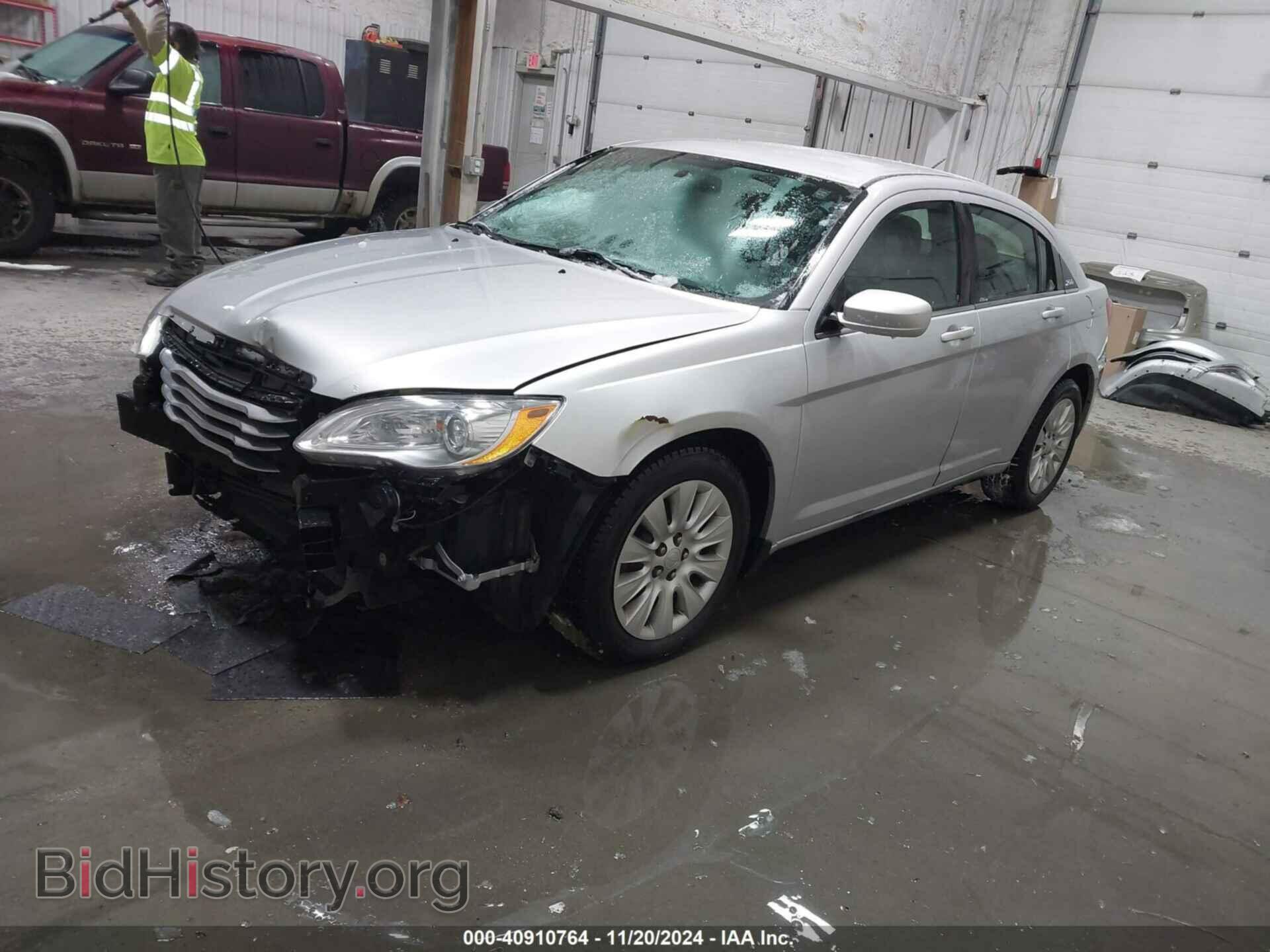 2012 CHRYSLER 200 - VIN: 1C3CCBAG1CN236325 - Фото 2