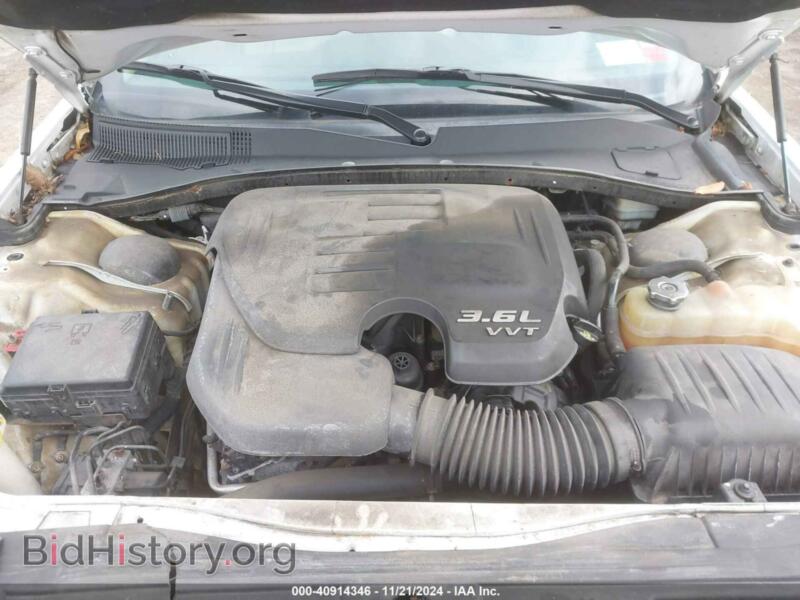 2014 Chrysler 300 (VIN 2C3CCAAG0EH127750) — photo 10 of 16