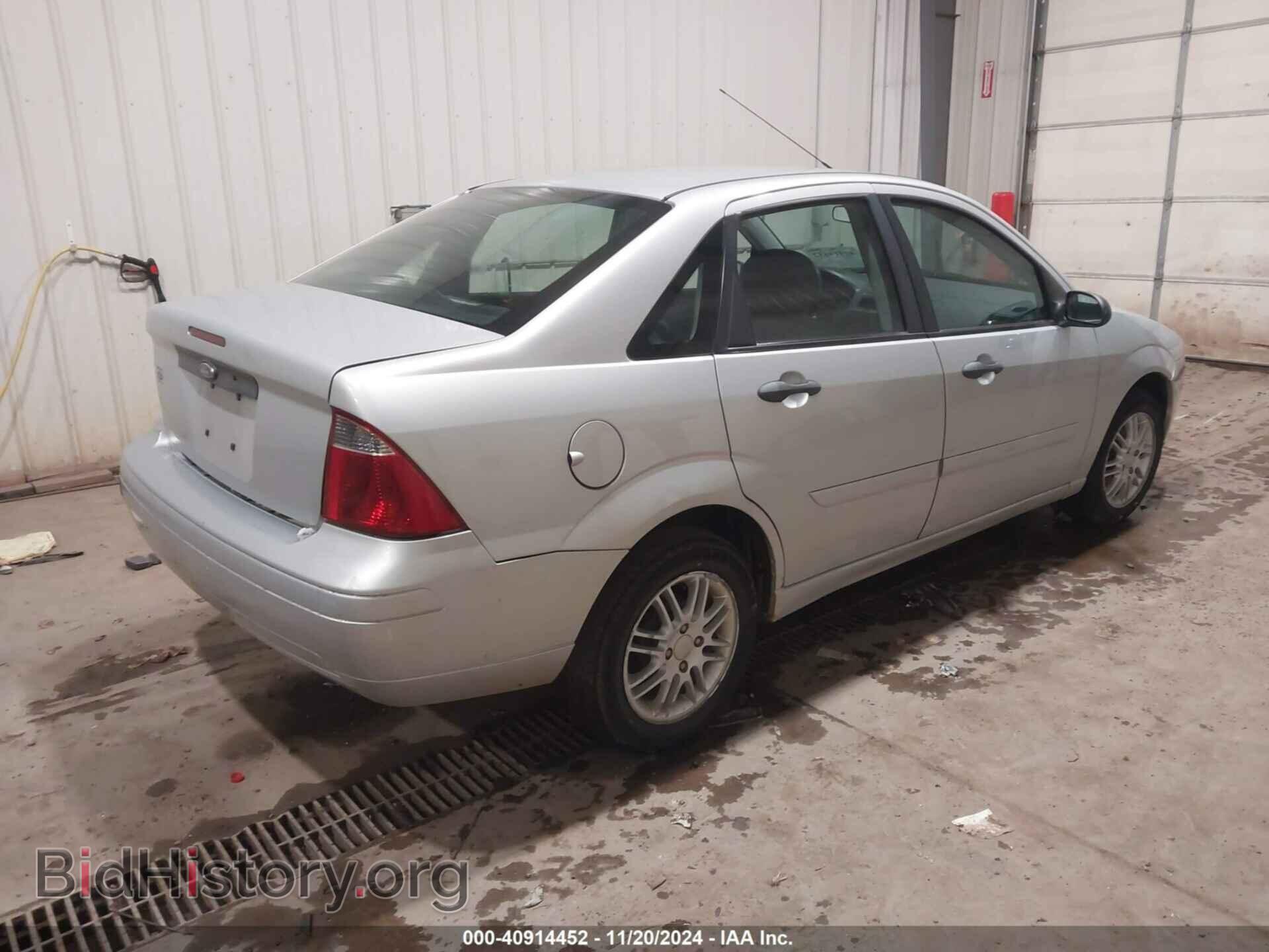 2007 FORD FOCUS - VIN: 1FAFP34N27W123647 - Photo 4