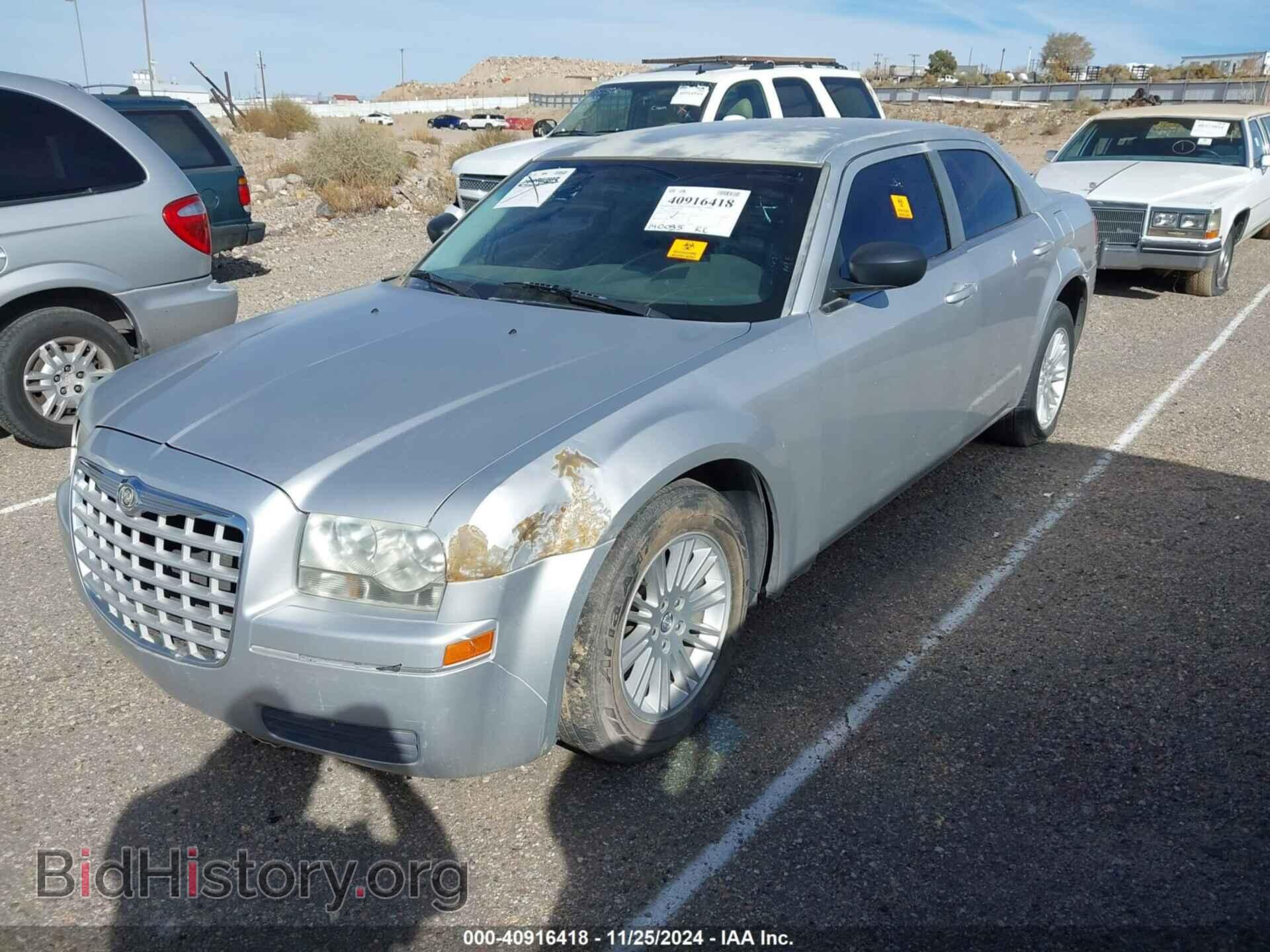 2009 CHRYSLER 300 - VIN: 2C3KA43D89H516602 - Фото 2