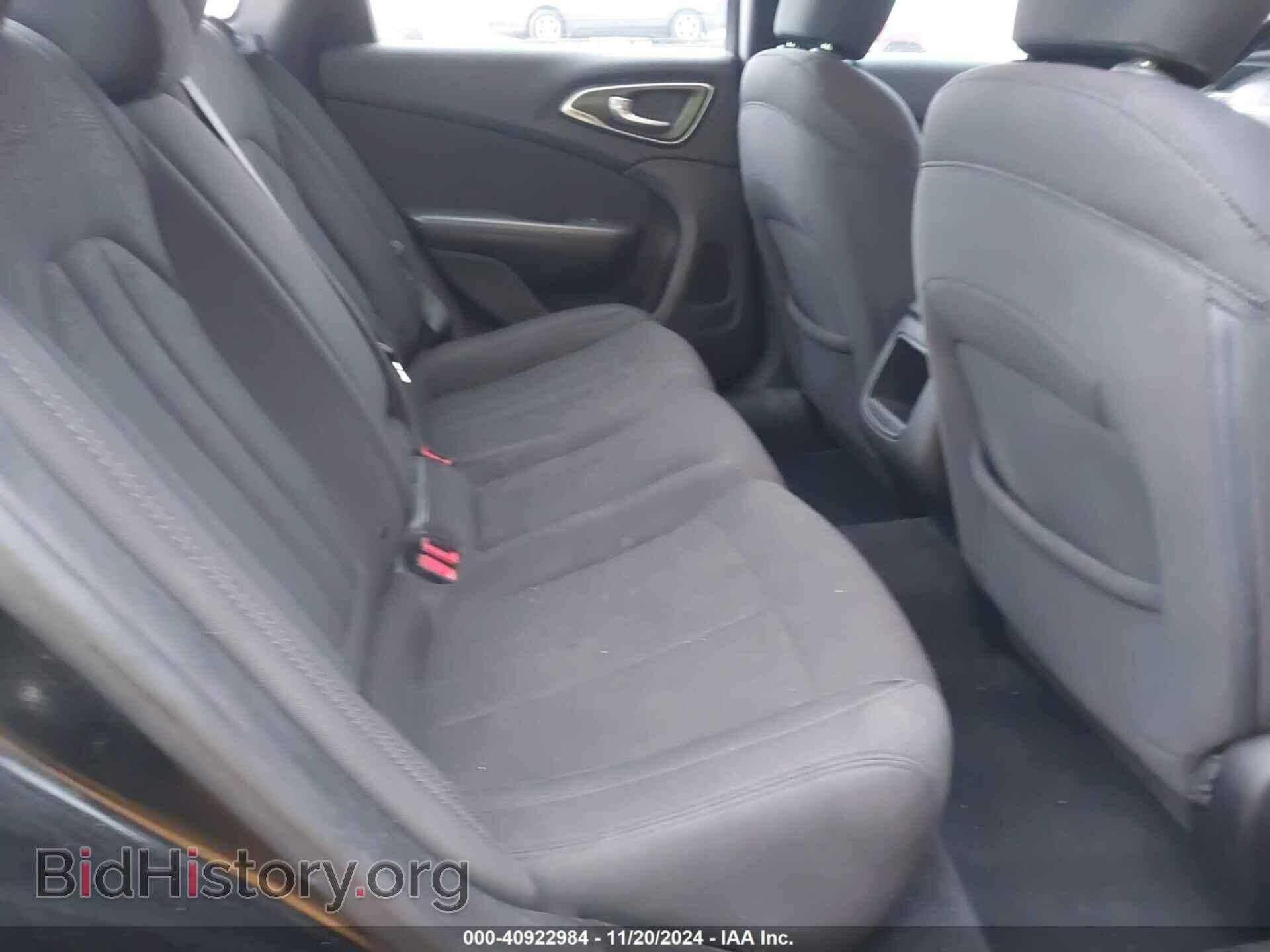 2016 CHRYSLER 200 - VIN: 1C3CCCAB7GN111992 - Фото 8