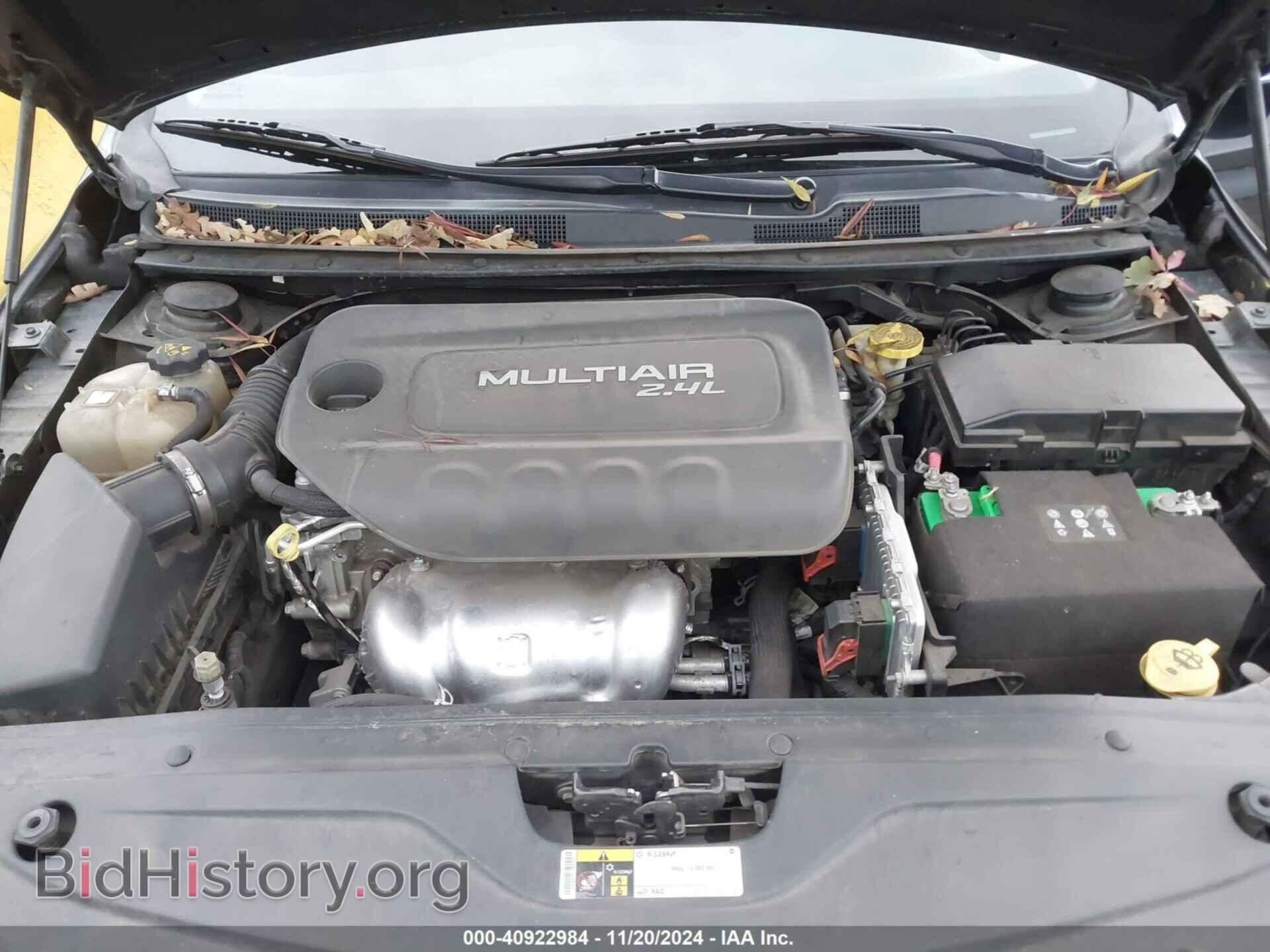 2016 CHRYSLER 200 - VIN: 1C3CCCAB7GN111992 - Фото 10