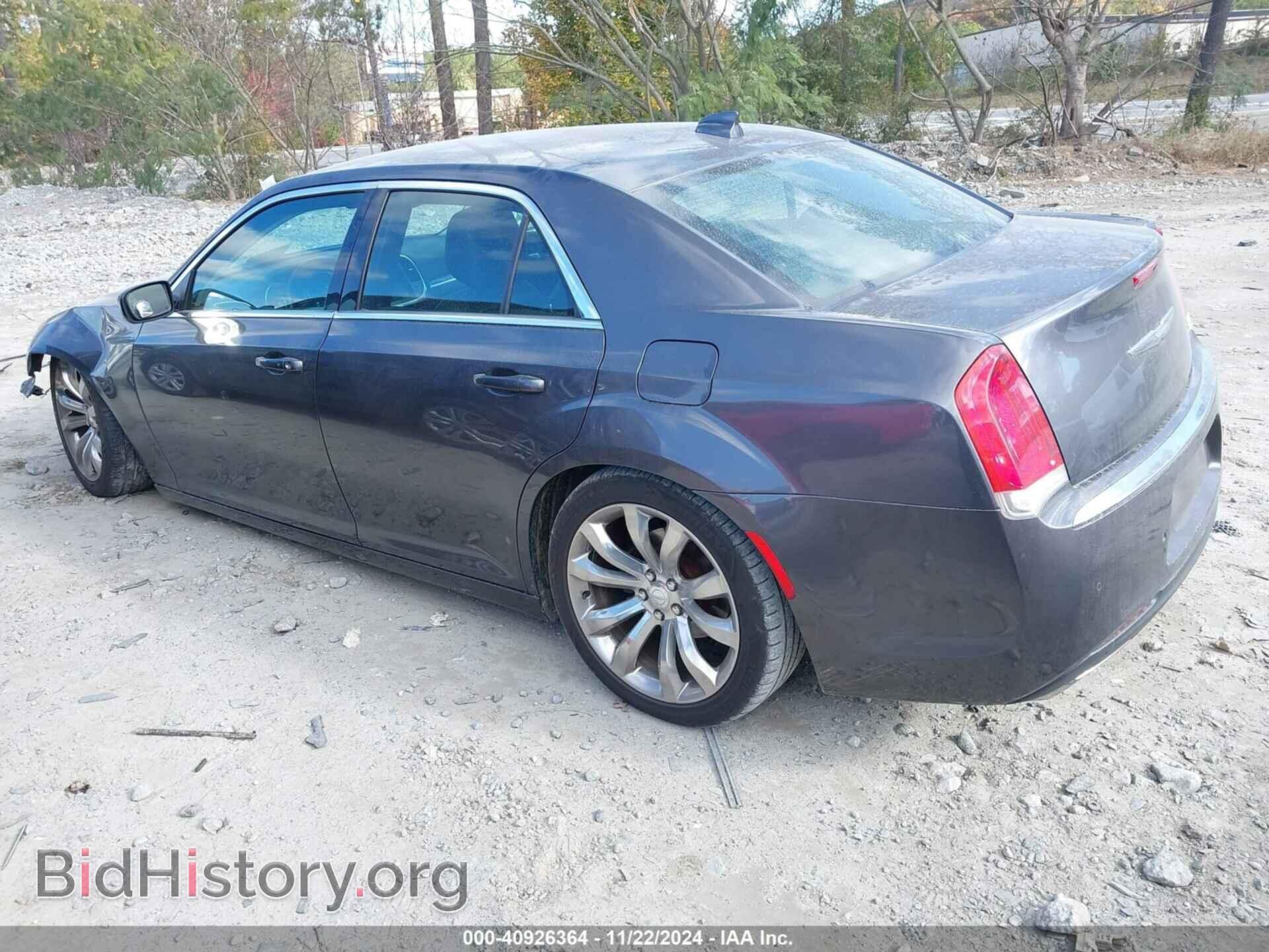2017 CHRYSLER 300 - VIN: 2C3CCAAGXHH647250 - Фото 3