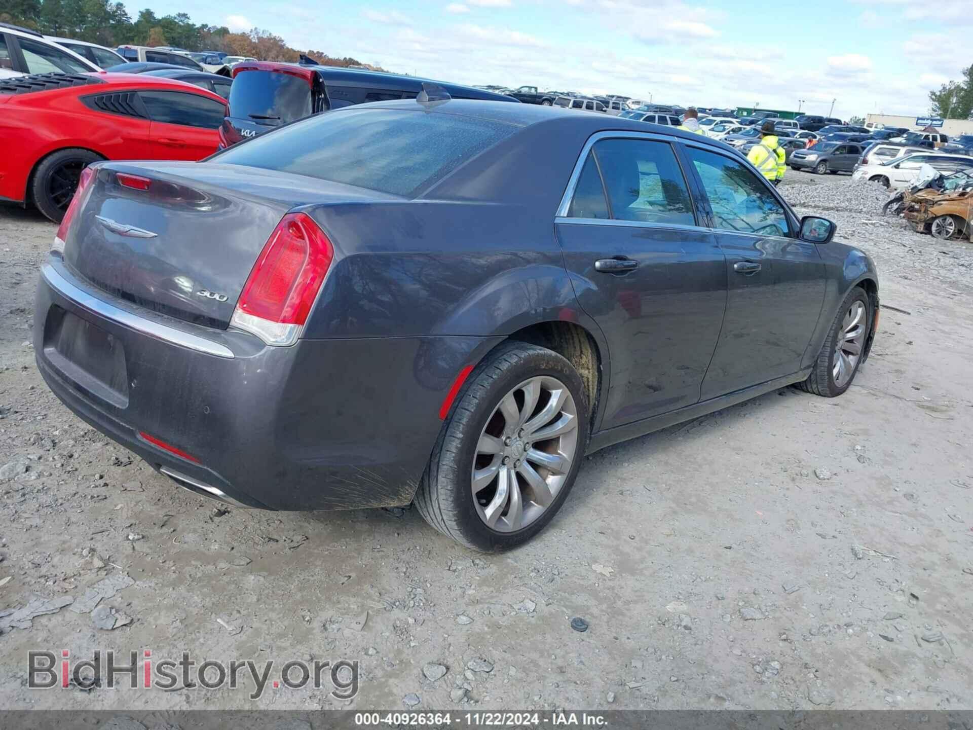 2017 CHRYSLER 300 - VIN: 2C3CCAAGXHH647250 - Фото 4