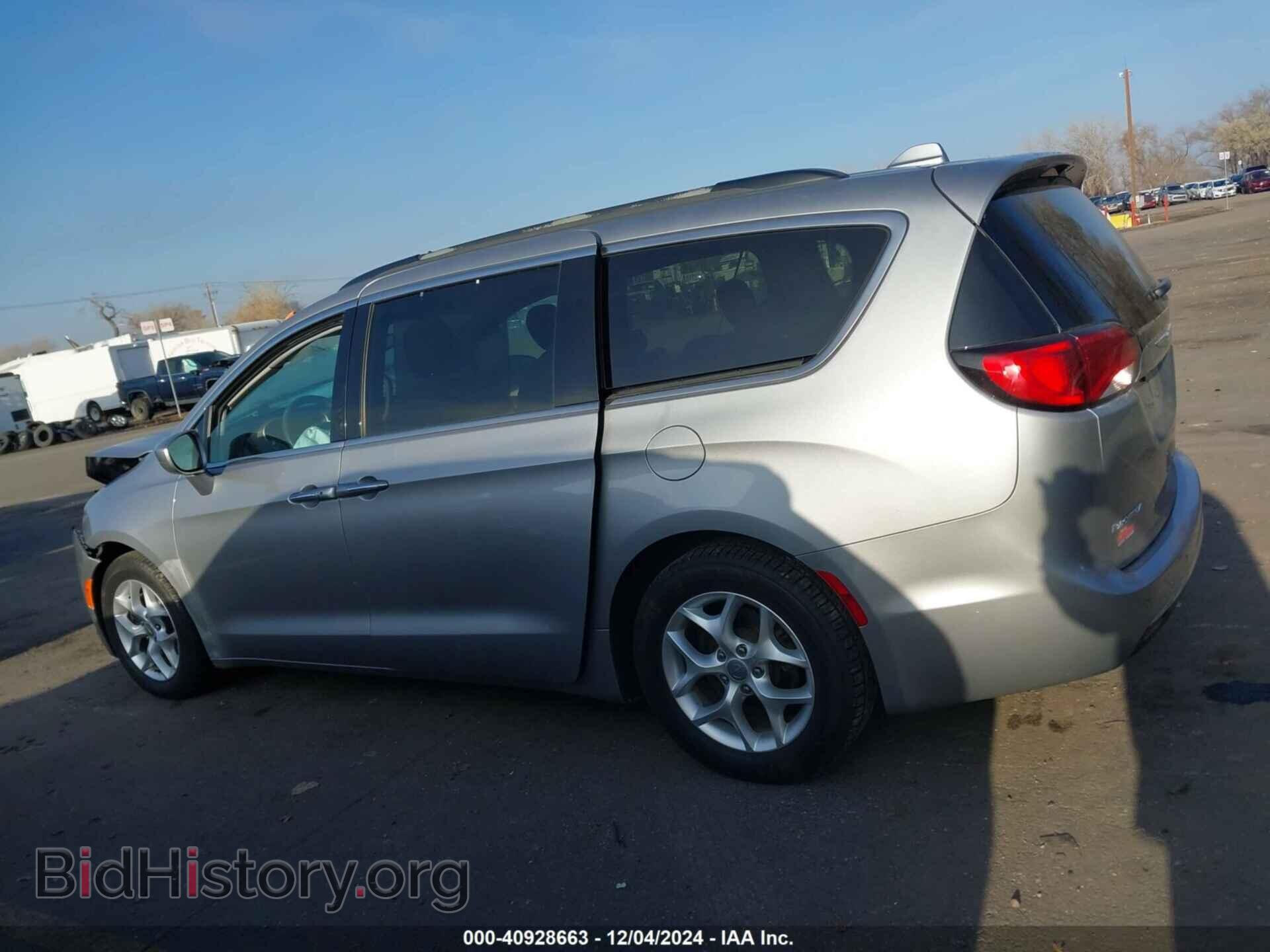 2018 CHRYSLER PACIFICA - VIN: 2C4RC1FG9JR126423 - Фото 13