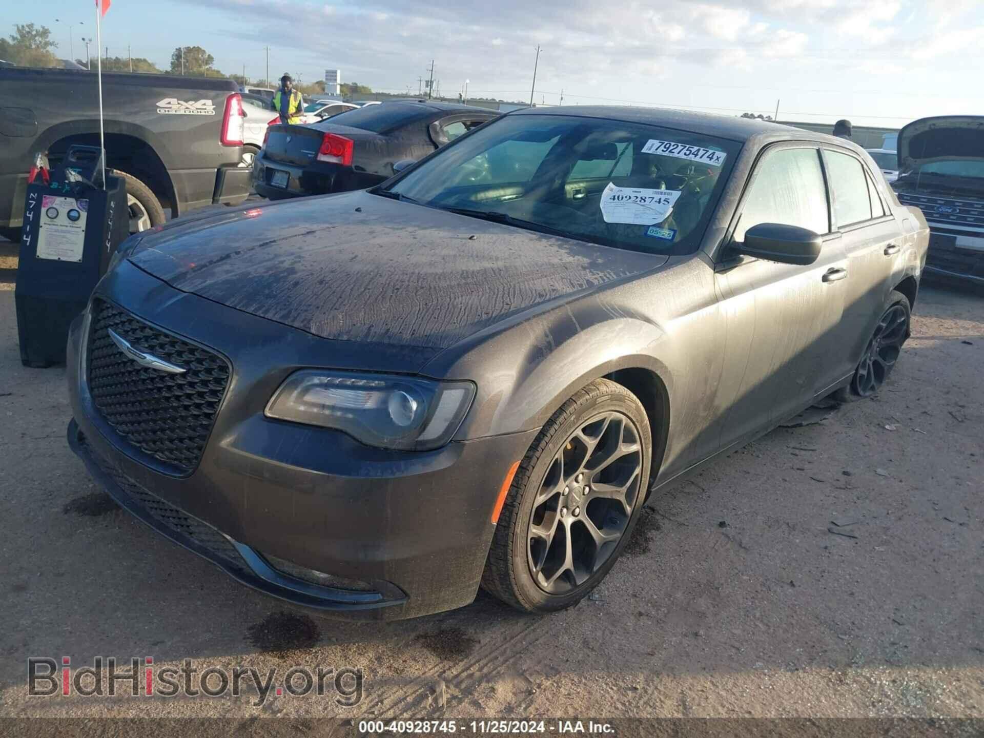 2019 CHRYSLER 300 - VIN: 2C3CCABG4KH562930 - Фото 2