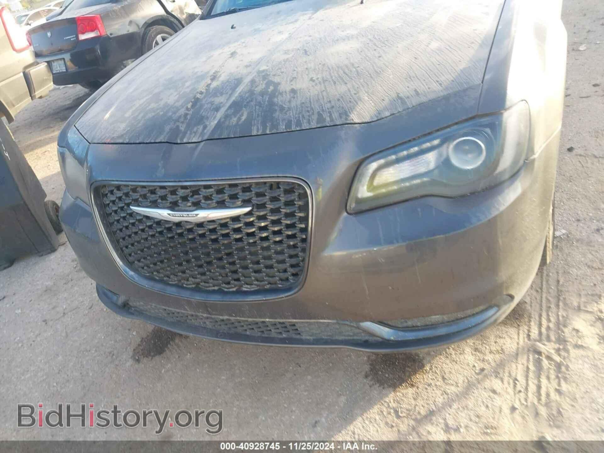 2019 CHRYSLER 300 - VIN: 2C3CCABG4KH562930 - Фото 12