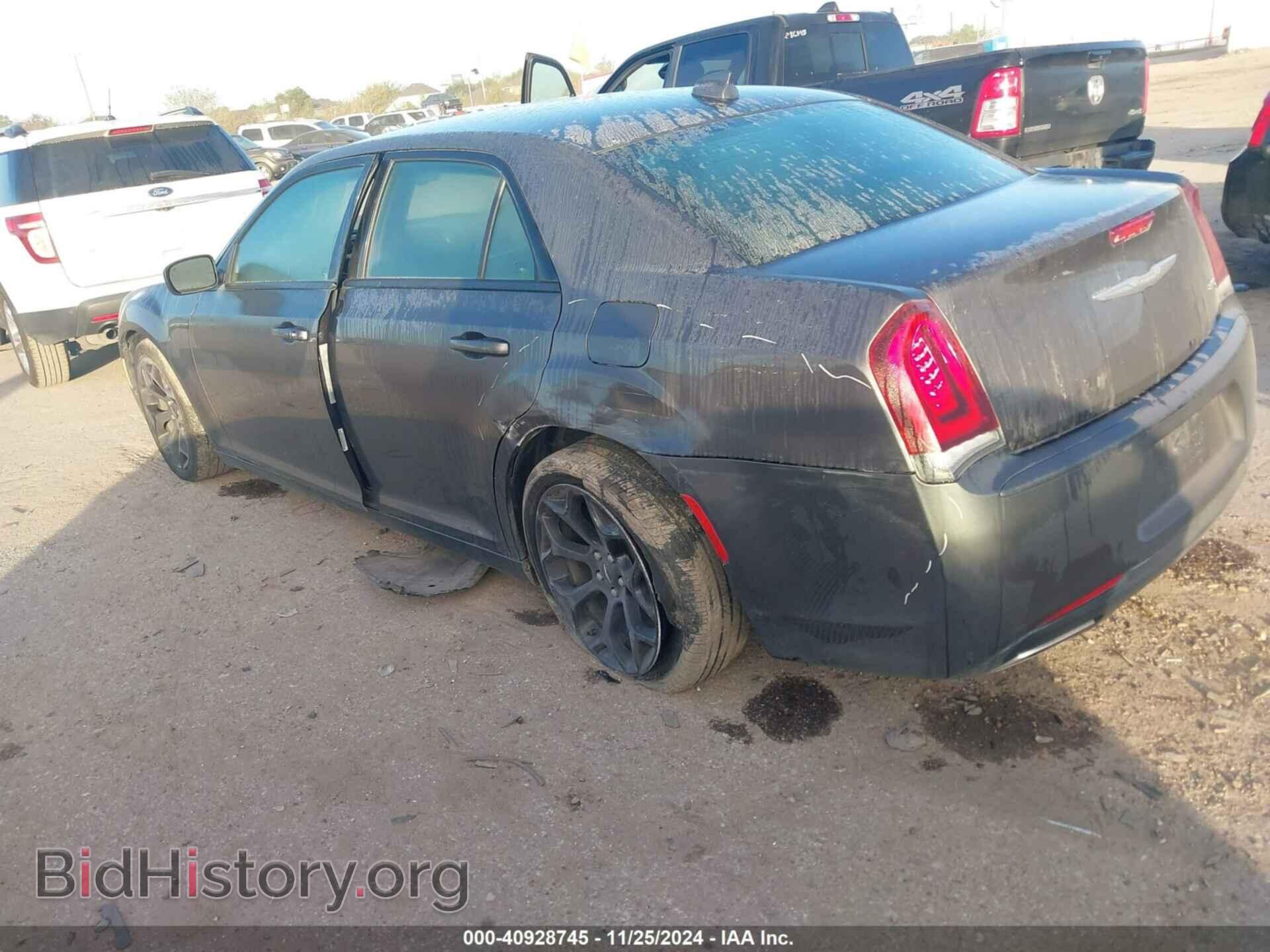 2019 CHRYSLER 300 - VIN: 2C3CCABG4KH562930 - Фото 3