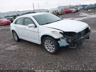 2011 Chrysler 200 Touring, белый — VIN 1C3BC1FB4BN548186, IAAI