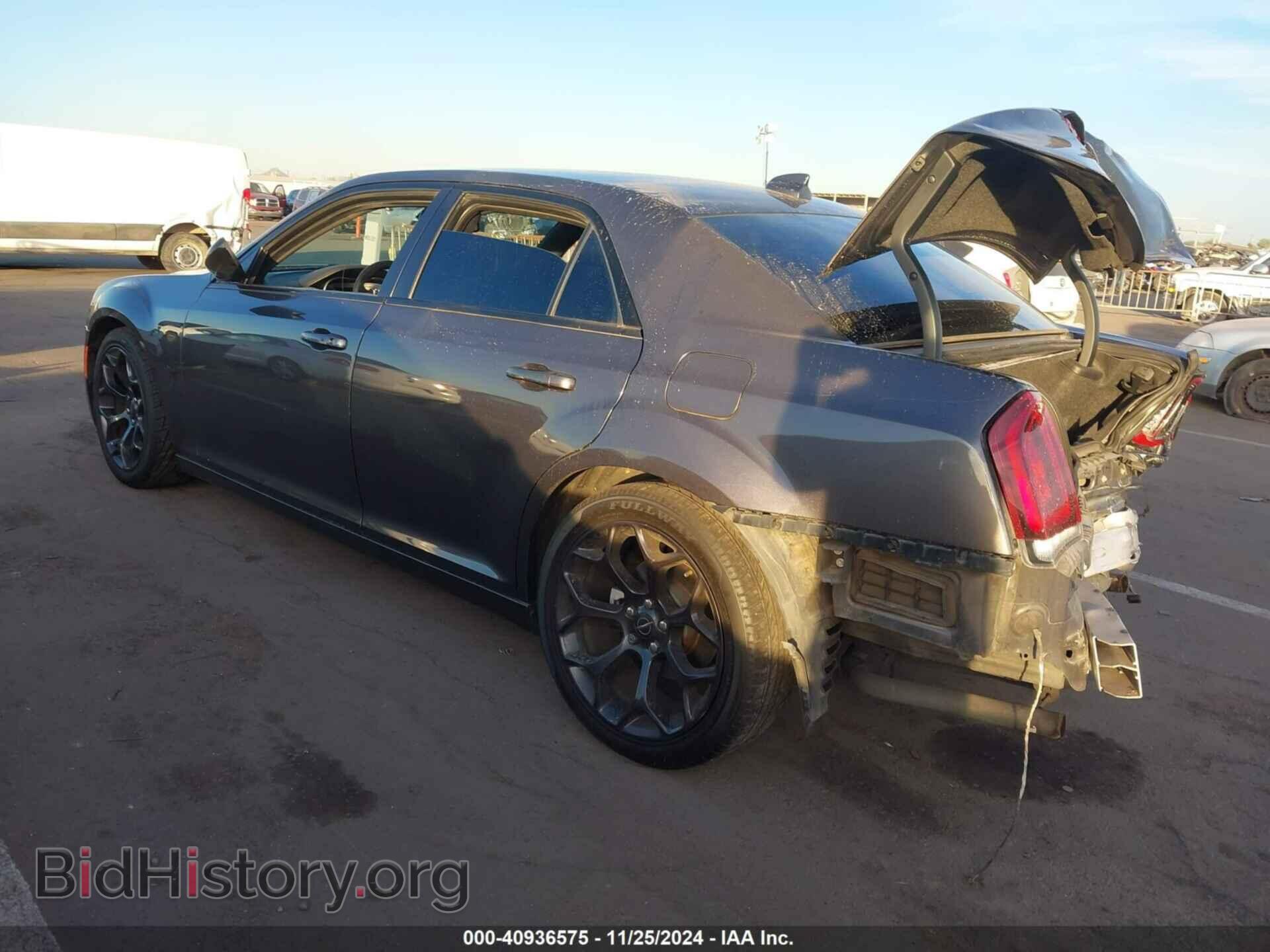 2019 CHRYSLER 300 - VIN: 2C3CCAAG0KH556043 - Фото 3