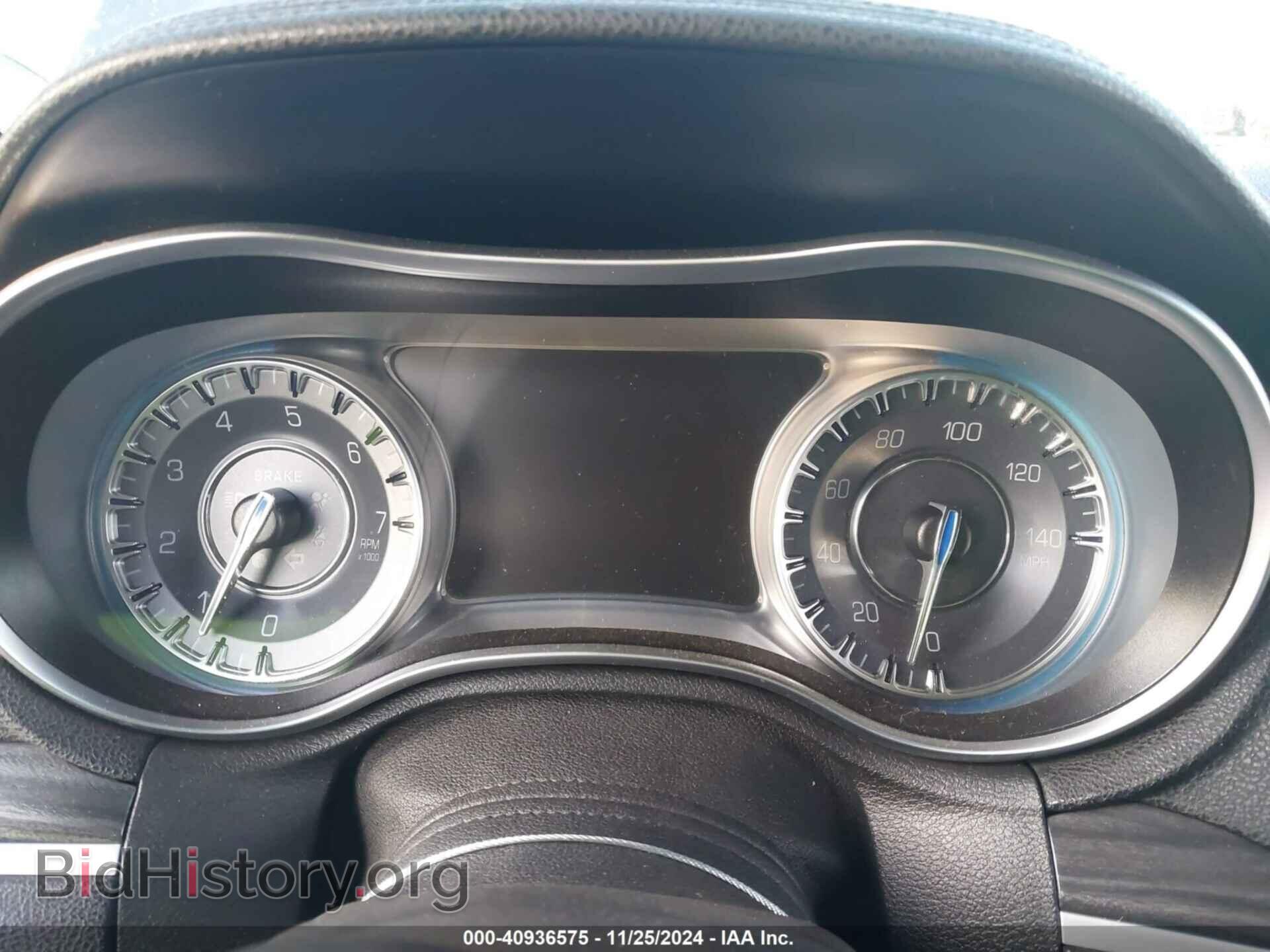 2019 CHRYSLER 300 - VIN: 2C3CCAAG0KH556043 - Фото 7