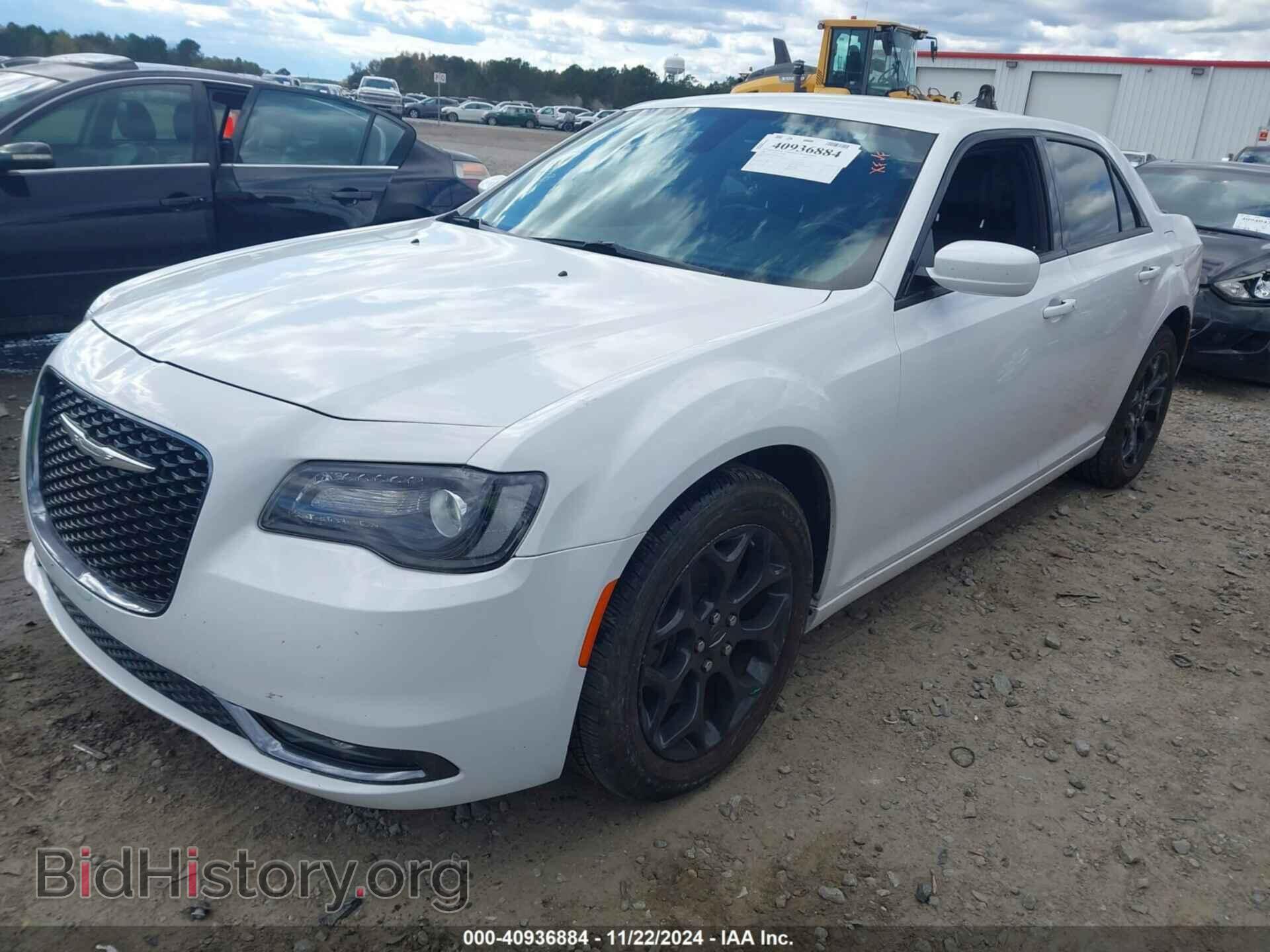 2019 CHRYSLER 300 - VIN: 2C3CCAGG1KH631503 - Фото 2
