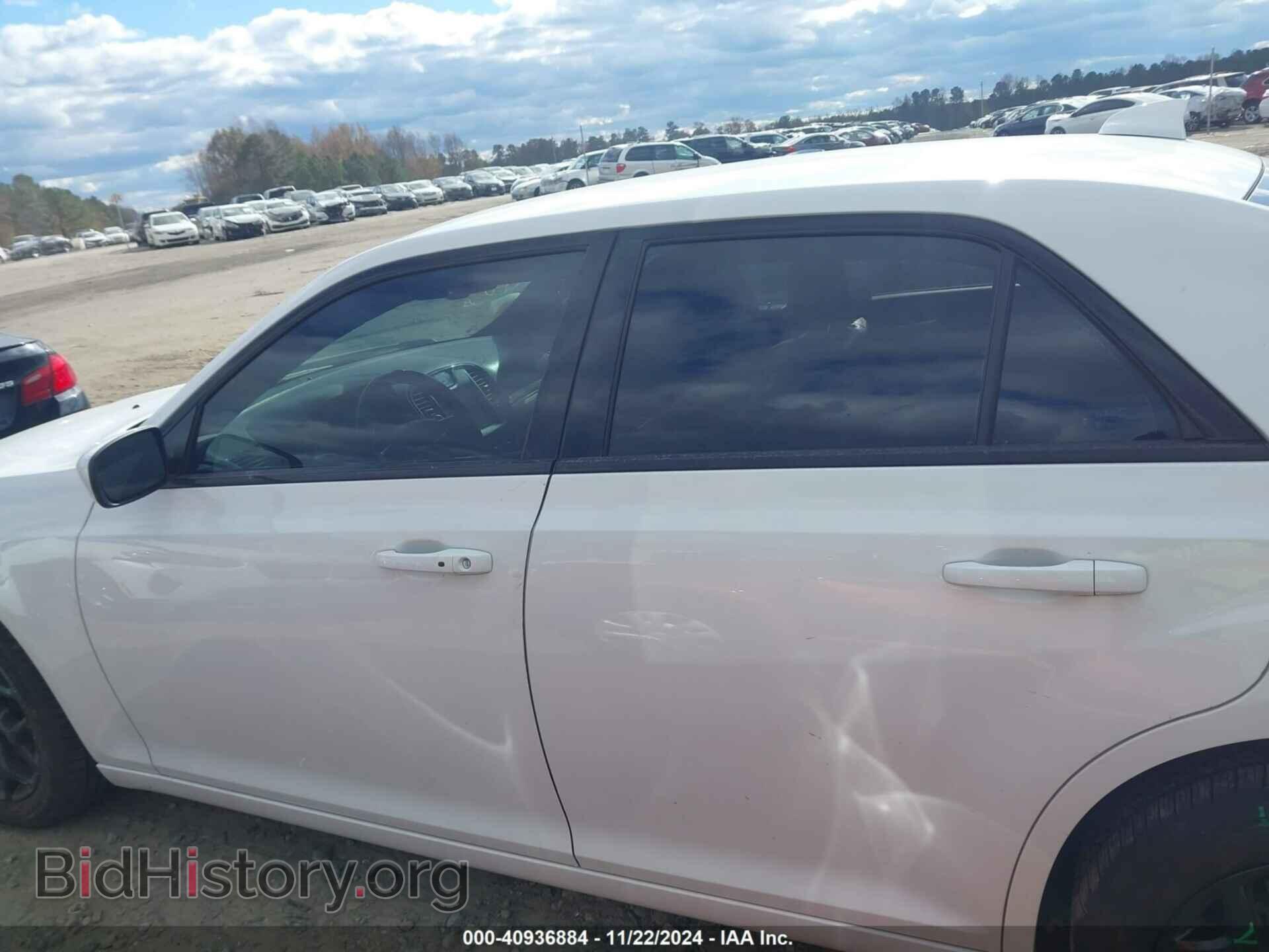 2019 CHRYSLER 300 - VIN: 2C3CCAGG1KH631503 - Фото 14