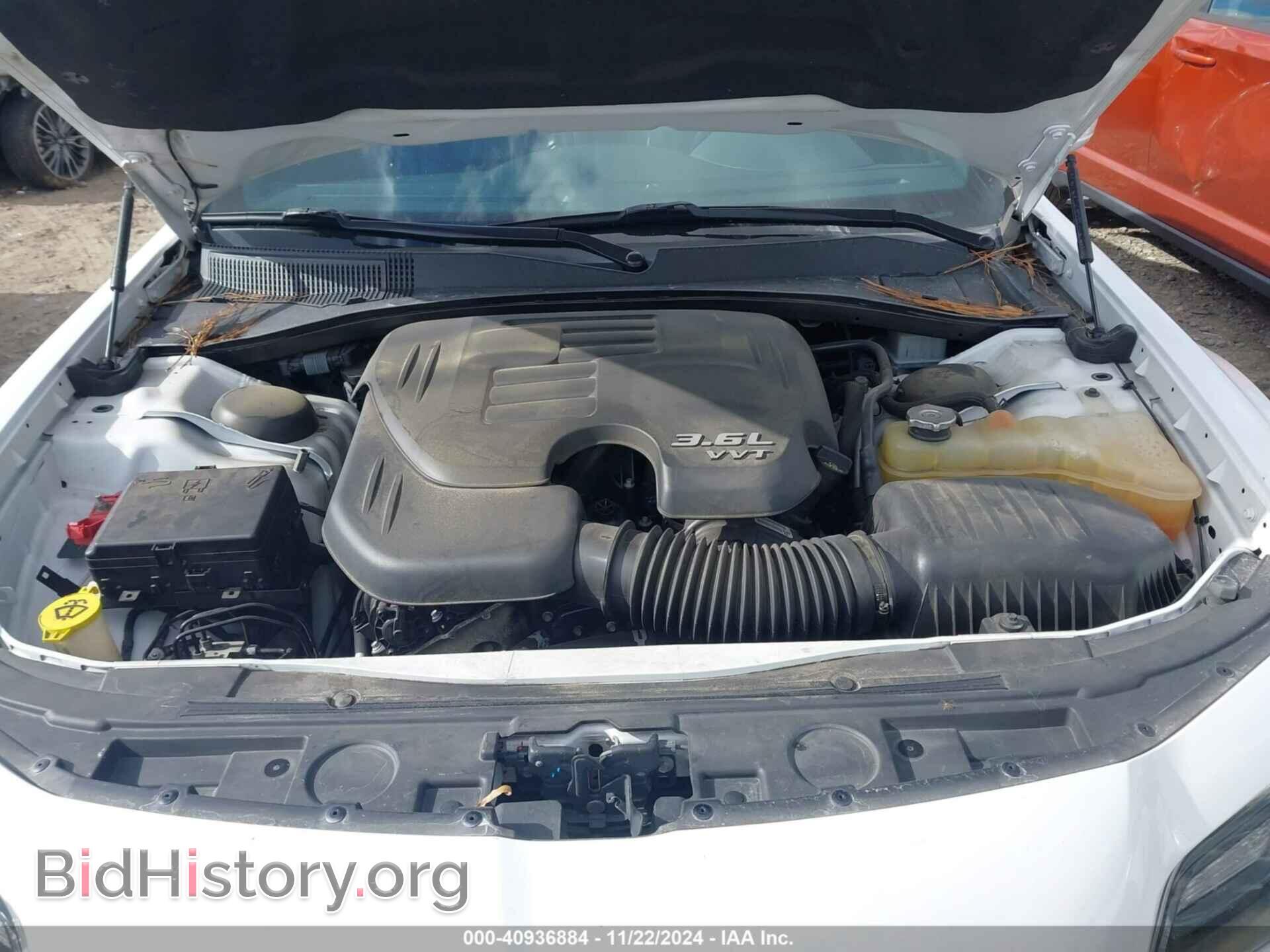 2019 CHRYSLER 300 - VIN: 2C3CCAGG1KH631503 - Фото 10