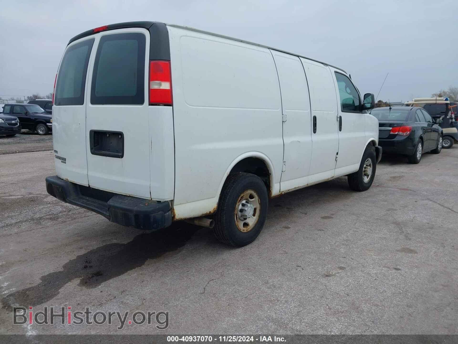 2011 CHEVROLET EXPRESS 2500 - VIN: 1GCWGFFA7B1108976 - Фото 4