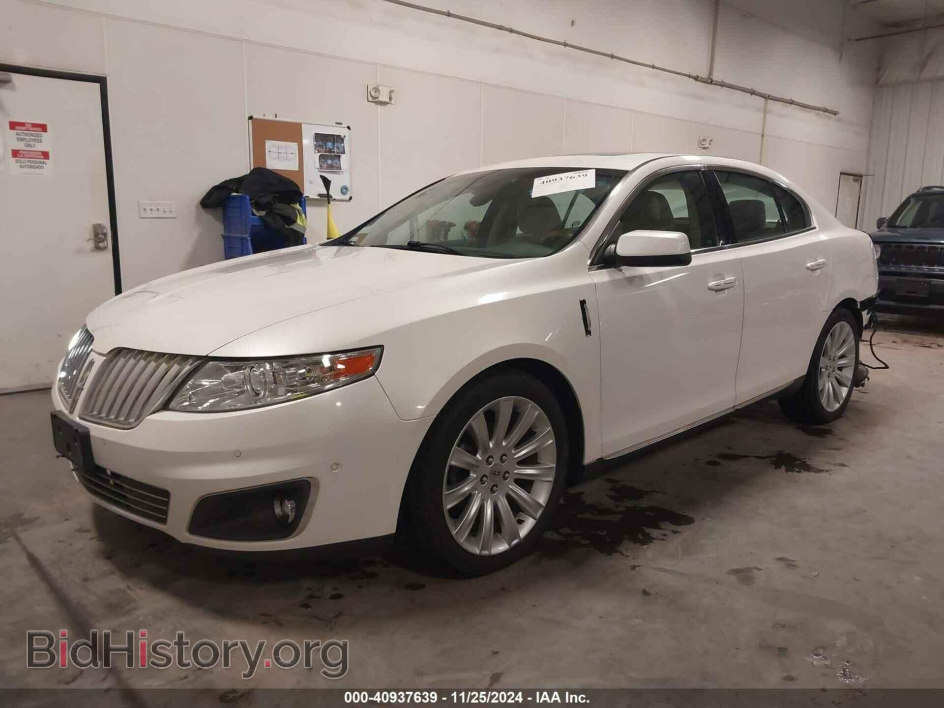 2011 LINCOLN MKS - VIN: 1LNHL9FTXBG607464 - Фото 2