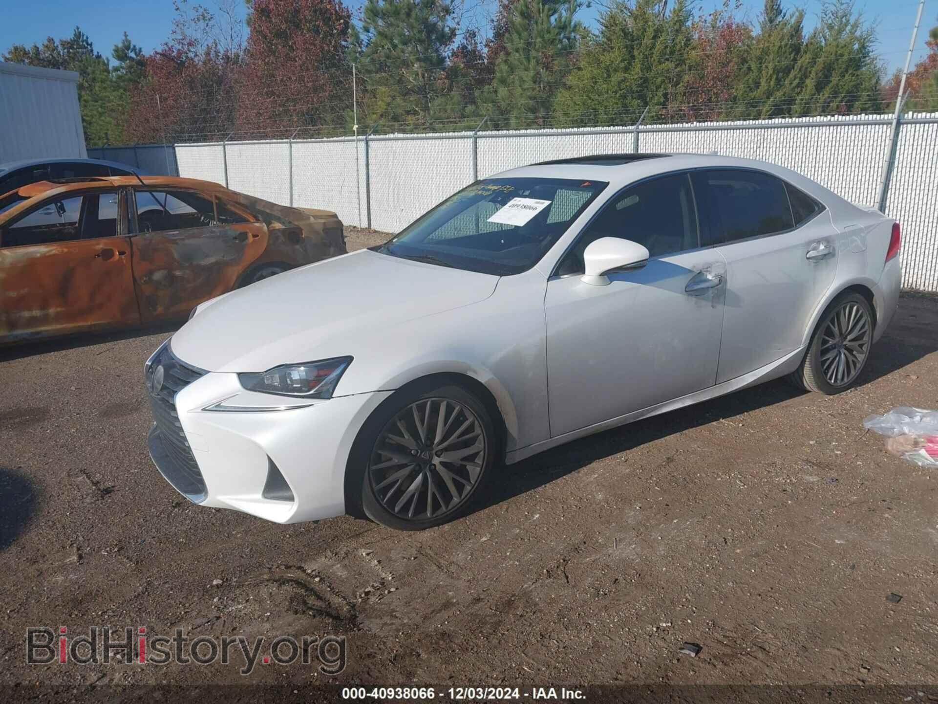2017 LEXUS IS 200T - VIN: JTHBA1D24H5061467 - Фото 2